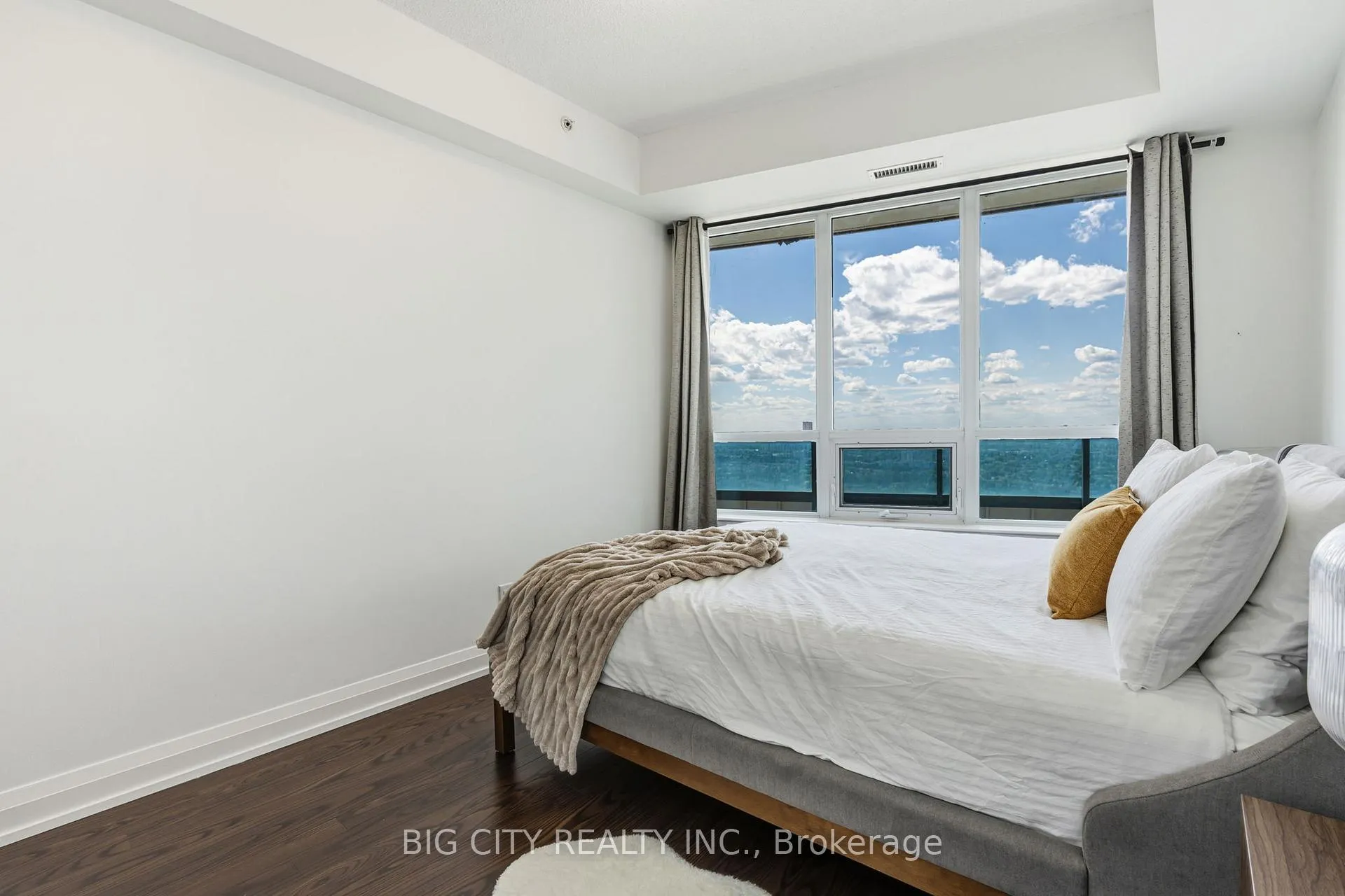 Photo 24 of Unit 2425, 7161 Yonge Street, Markham, Grandview — HOMEH