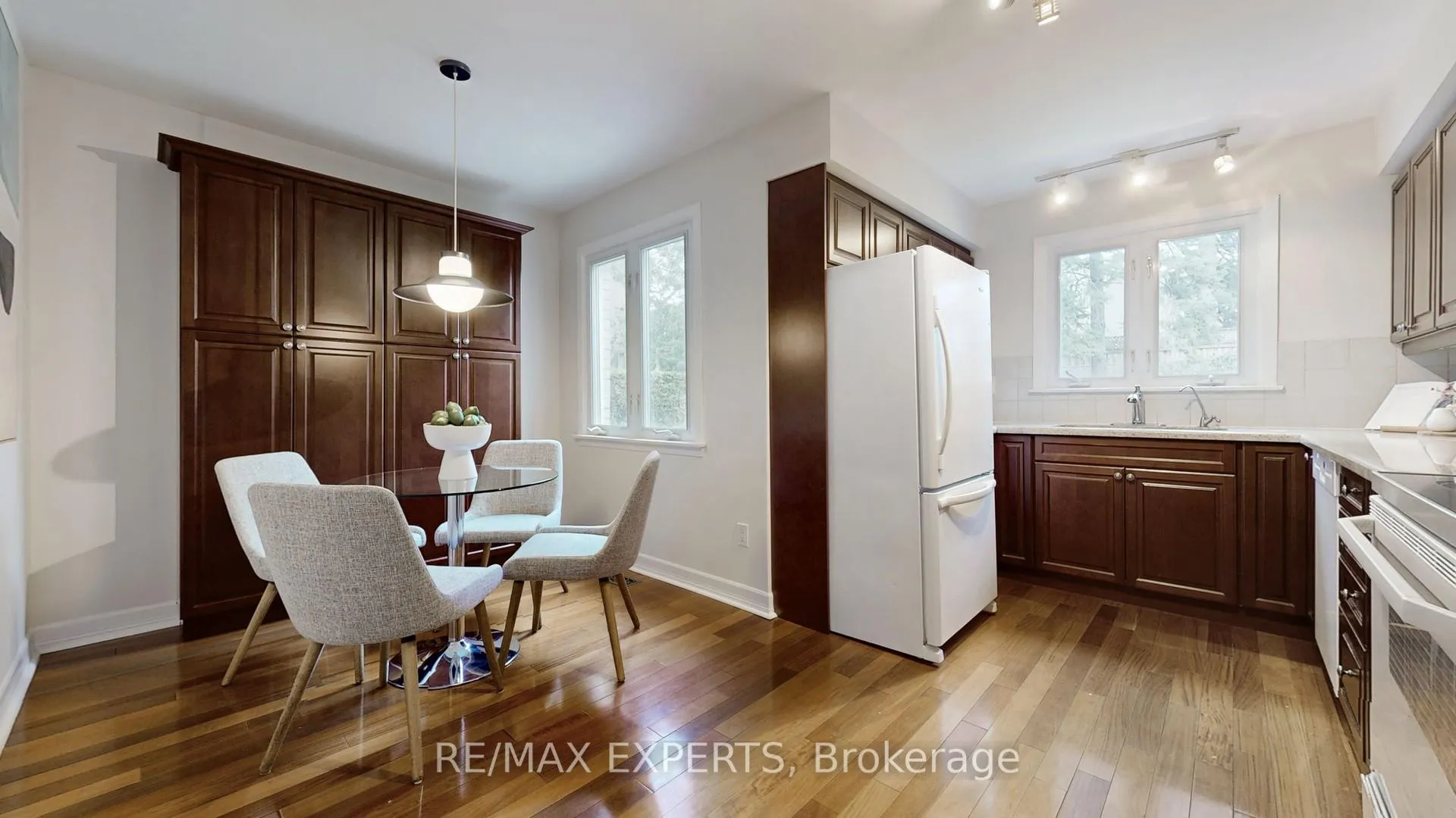 Photo 10 of 187 Cassandra Boulevard, North York, Parkwoods-Donalda — HOMEH