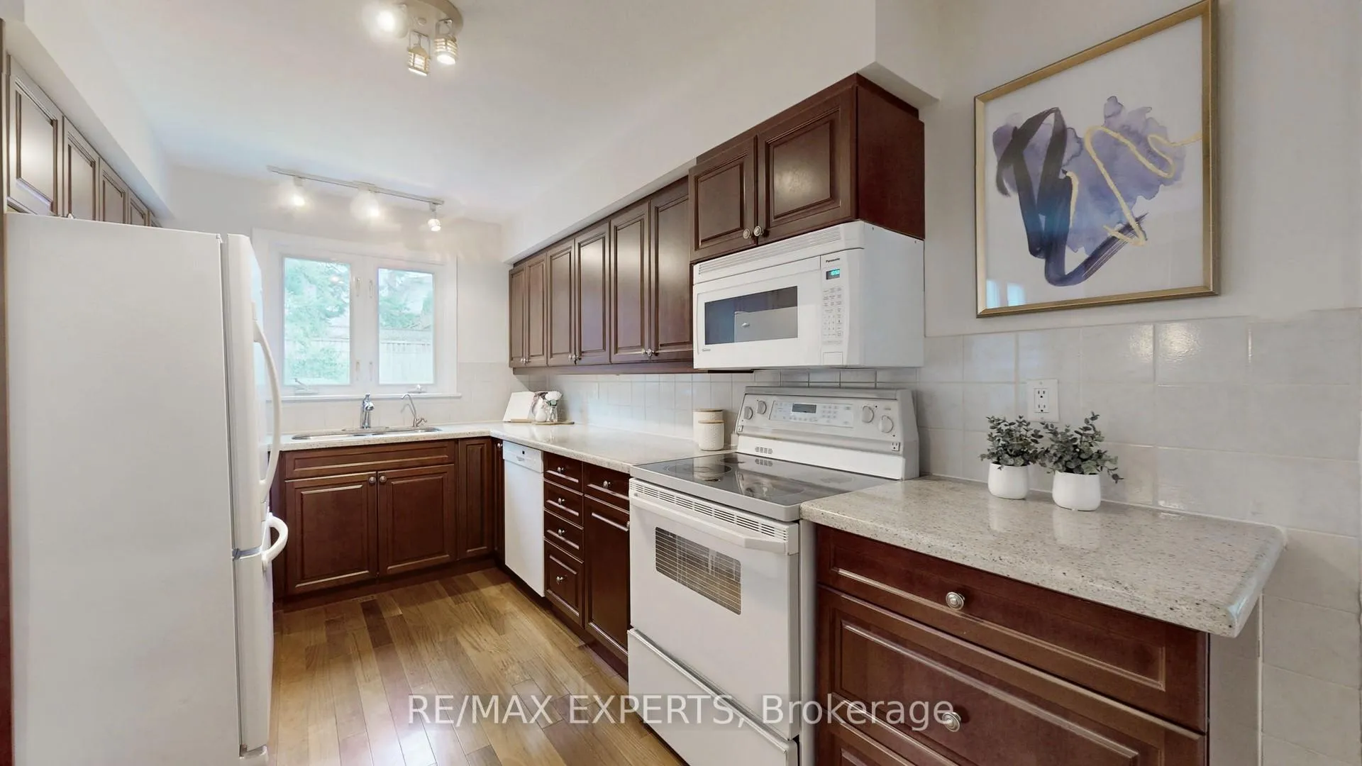 Photo 11 of 187 Cassandra Boulevard, North York, Parkwoods-Donalda — HOMEH