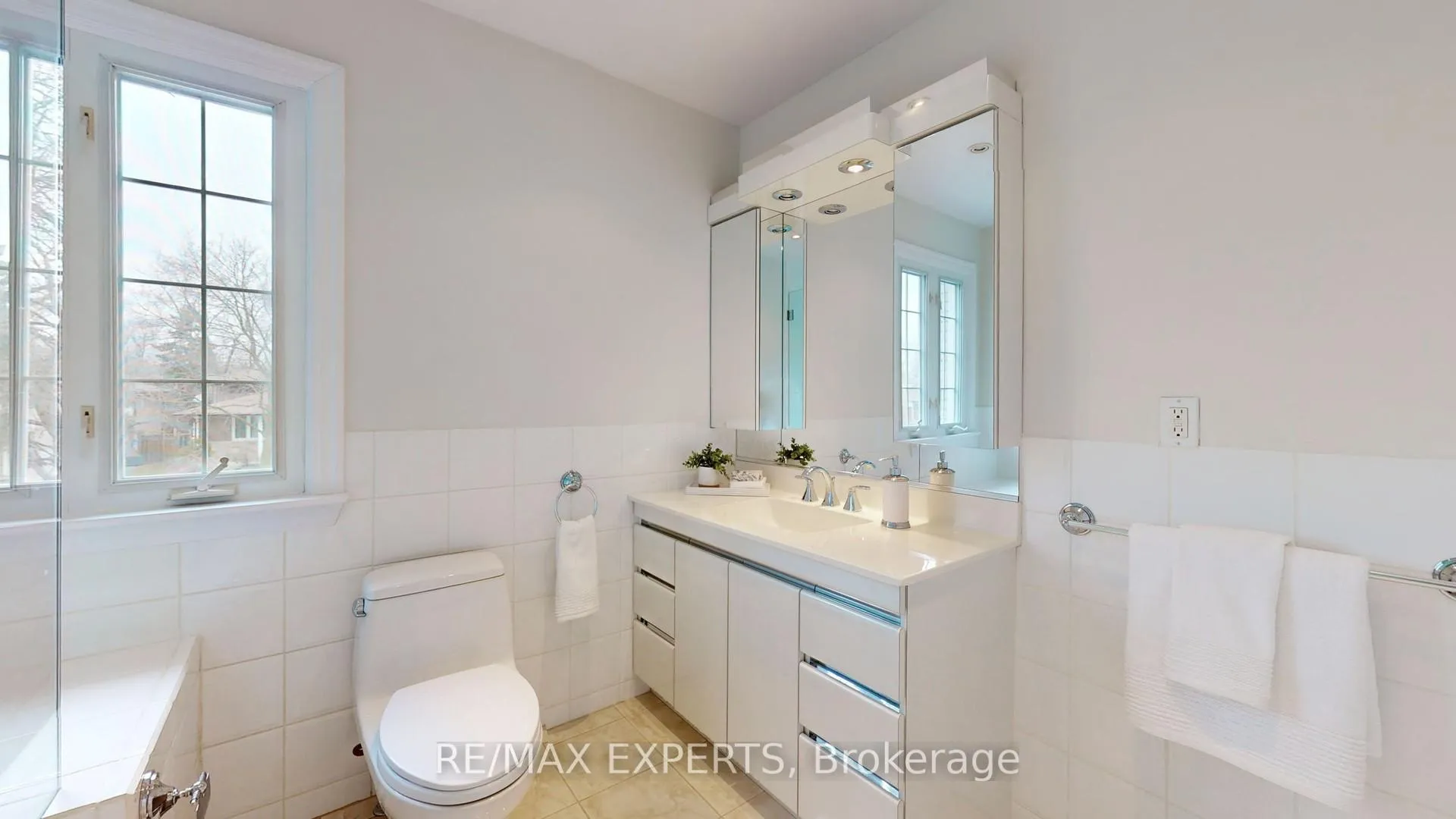 Photo 26 of 187 Cassandra Boulevard, North York, Parkwoods-Donalda — HOMEH