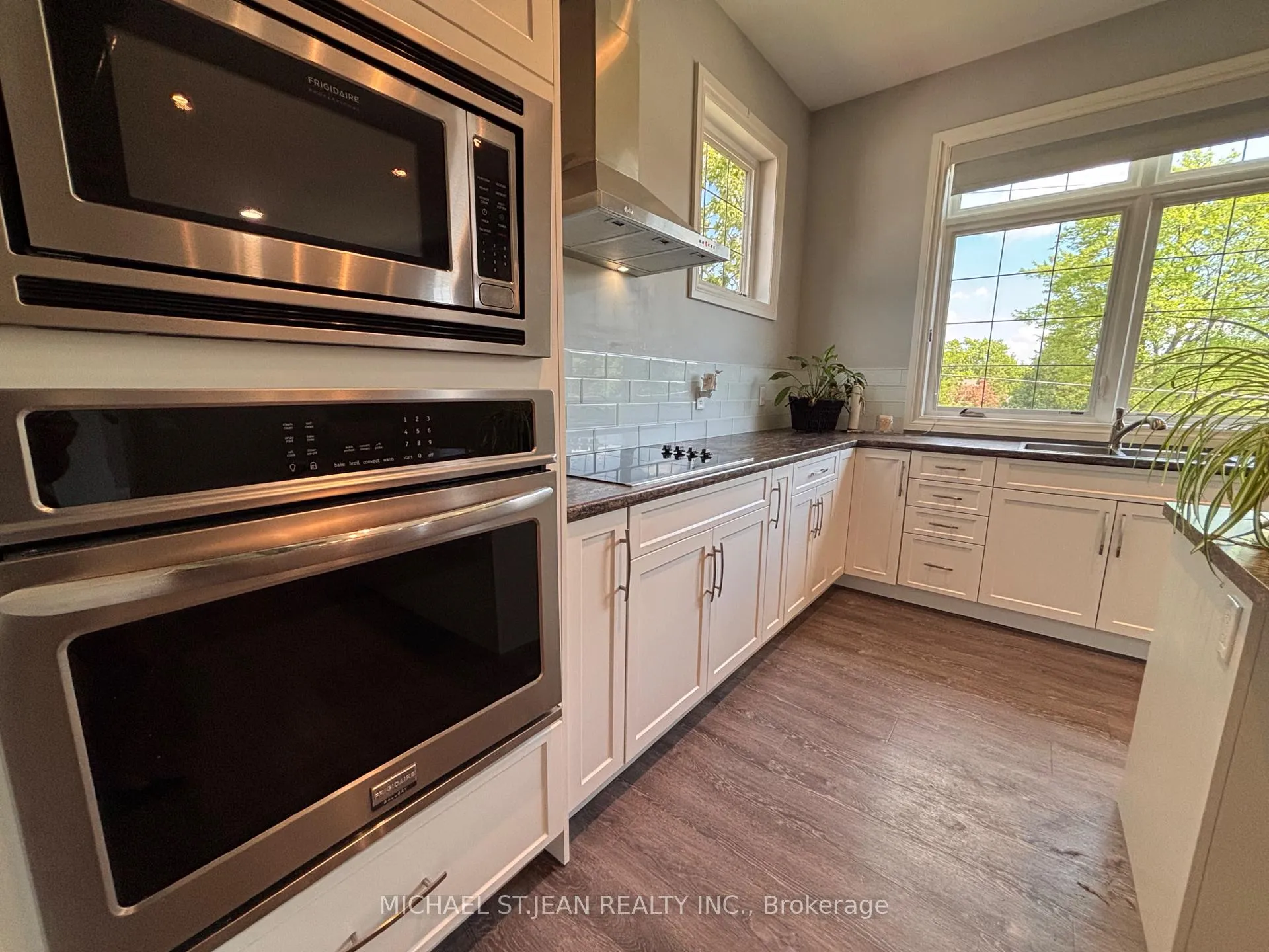 Photo 3 of 71 Wilson Street E, Hamilton, Ancaster — HOMEH