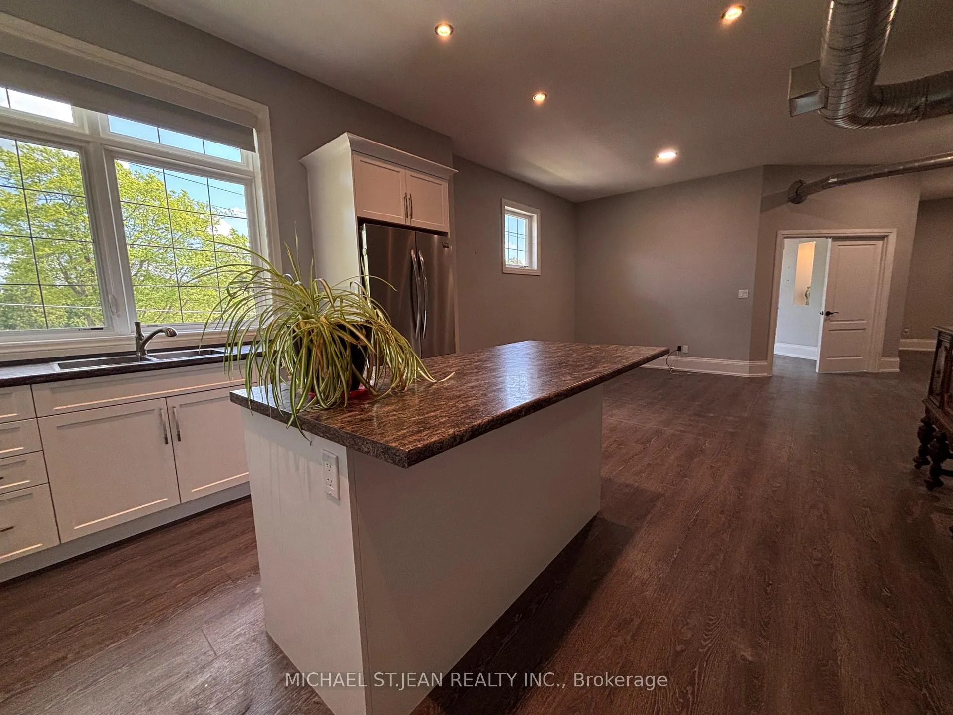 Photo 5 of 71 Wilson Street E, Hamilton, Ancaster — HOMEH