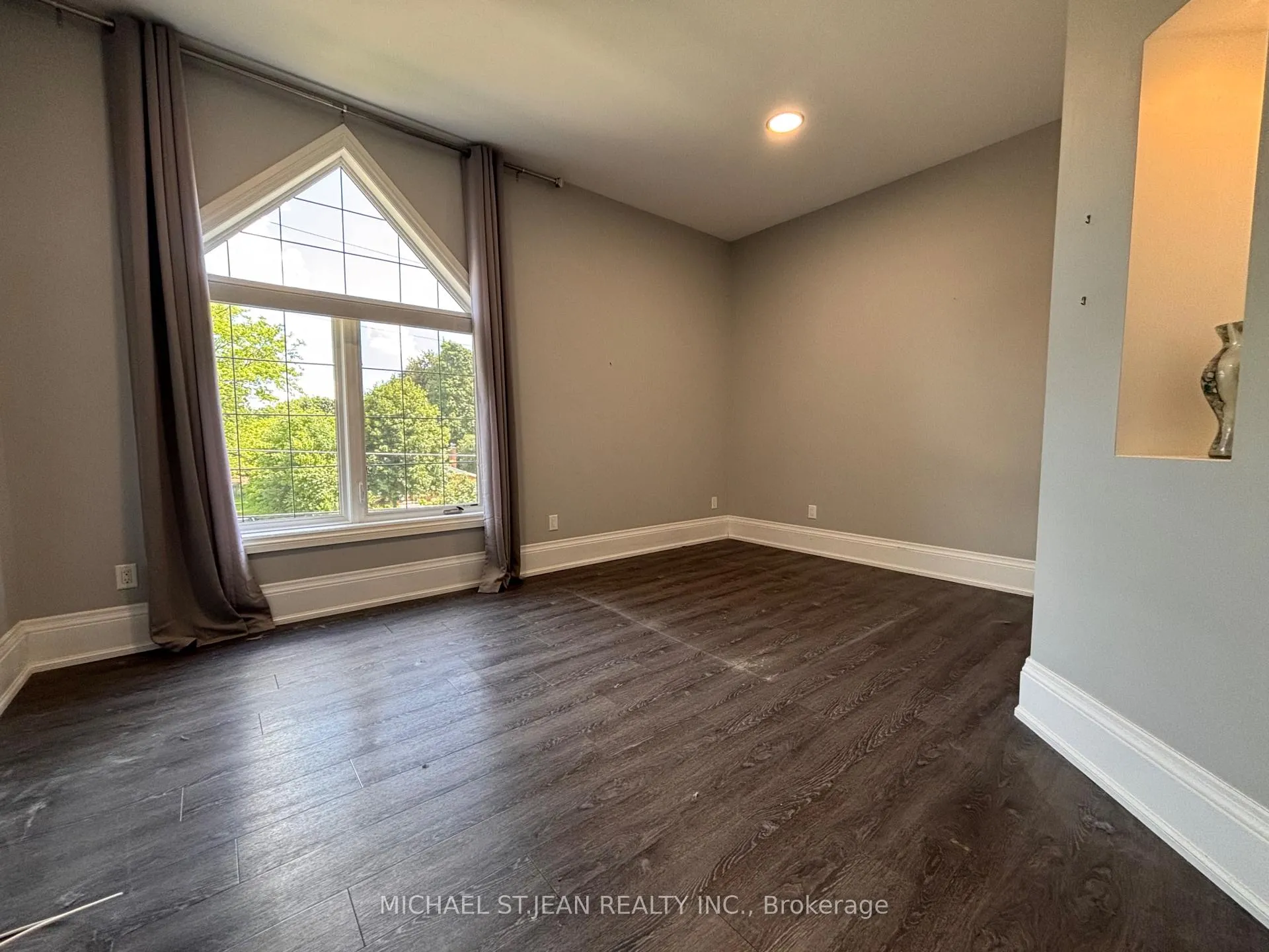 Photo 9 of 71 Wilson Street E, Hamilton, Ancaster — HOMEH