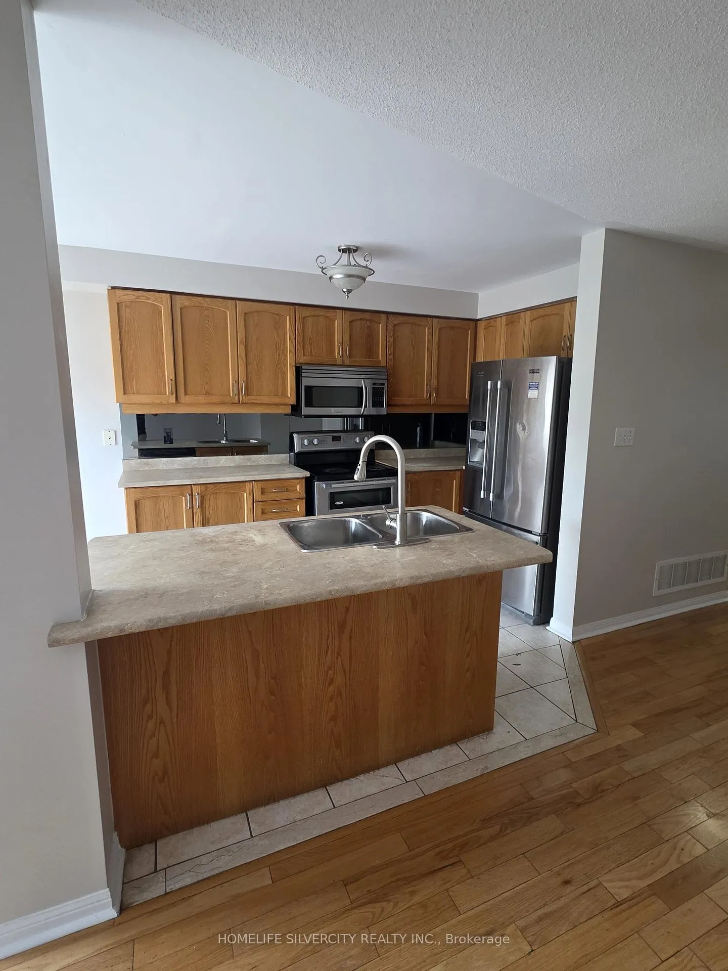 Photo 4 of 138 Tianalee Crescent, Brampton, Fletcher's Meadow — HOMEH