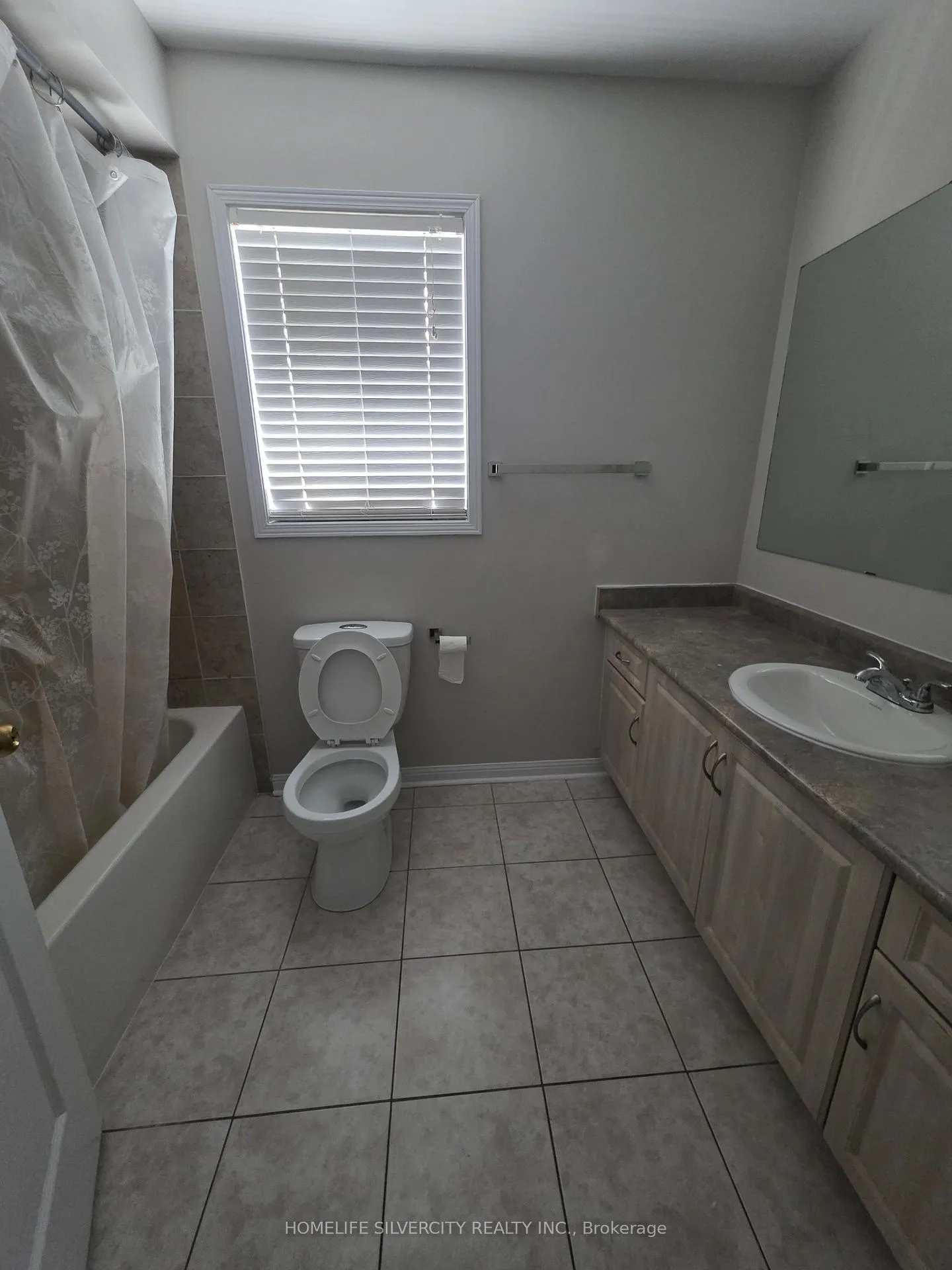 Photo 11 of 138 Tianalee Crescent, Brampton, Fletcher's Meadow — HOMEH