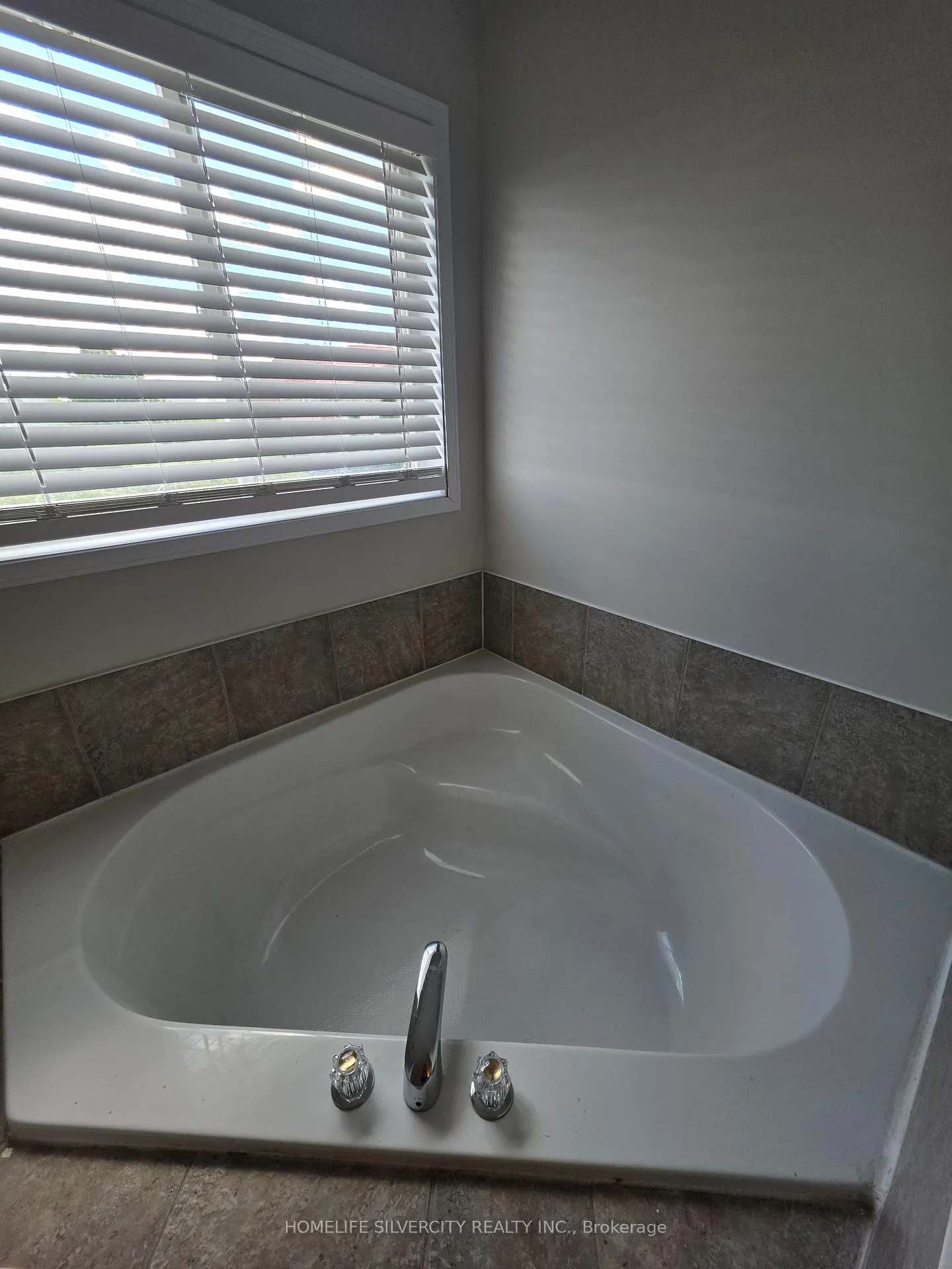 Photo 13 of 138 Tianalee Crescent, Brampton, Fletcher's Meadow — HOMEH