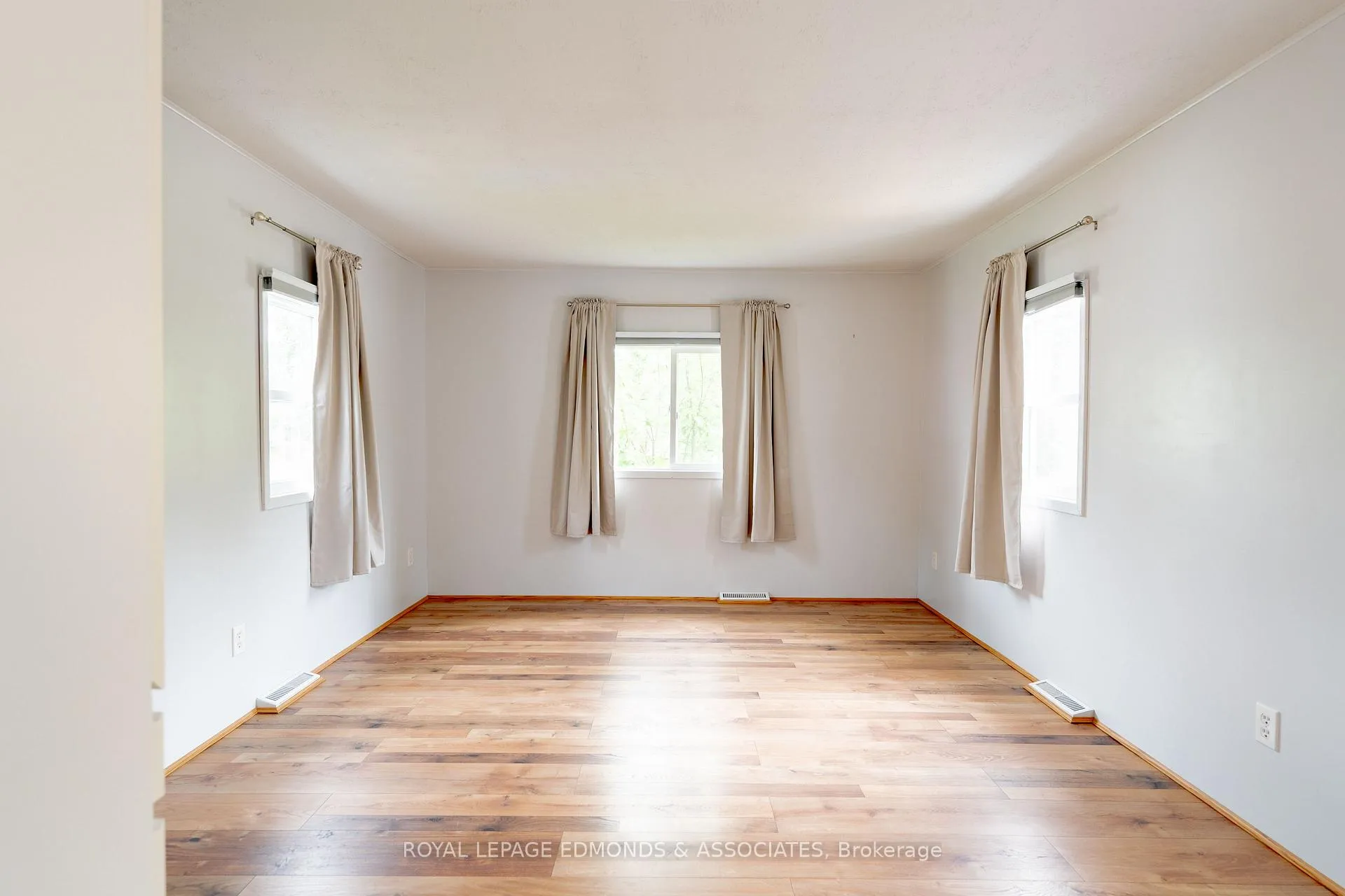 Photo 7 of 73 Pinehurst Estates, Petawawa, Petawawa — HOMEH