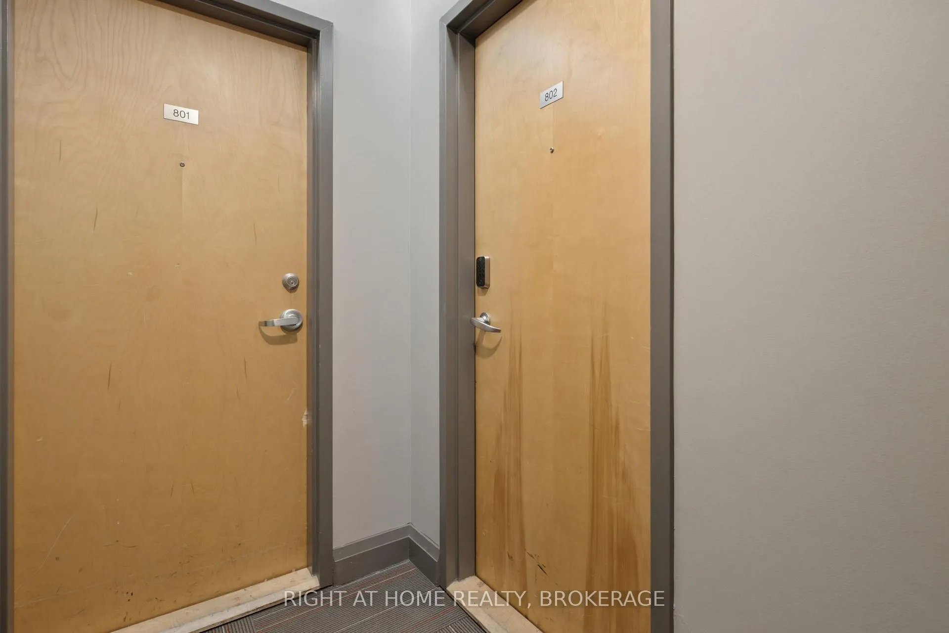 Photo 4 of Unit 802, 8 Wellesley Street E, Toronto, Church-Yonge Corridor — HOMEH