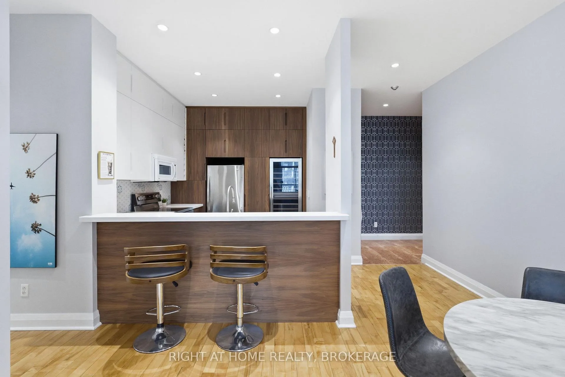 Photo 10 of Unit 802, 8 Wellesley Street E, Toronto, Church-Yonge Corridor — HOMEH
