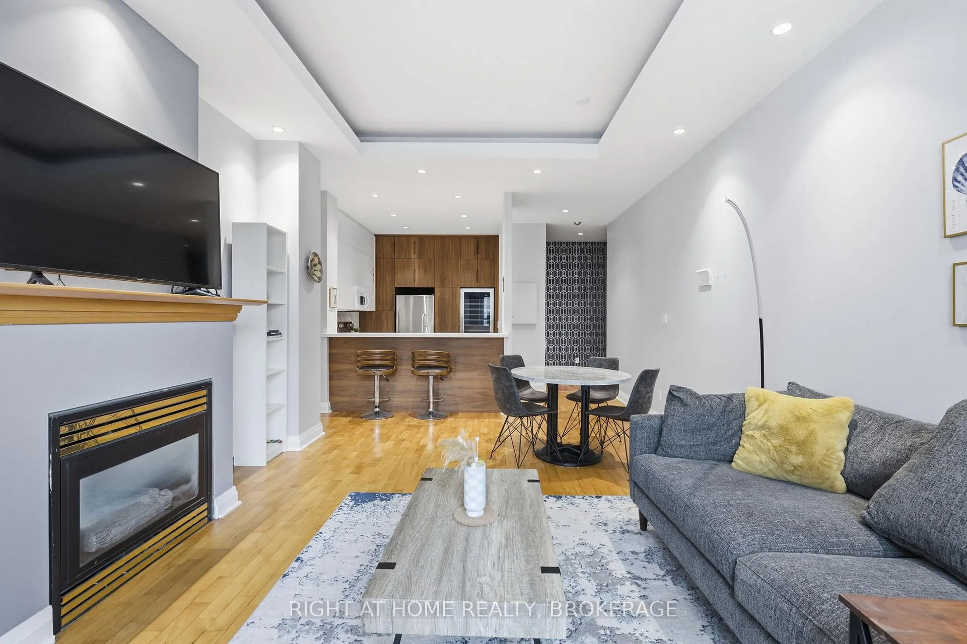Photo 13 of Unit 802, 8 Wellesley Street E, Toronto, Church-Yonge Corridor — HOMEH