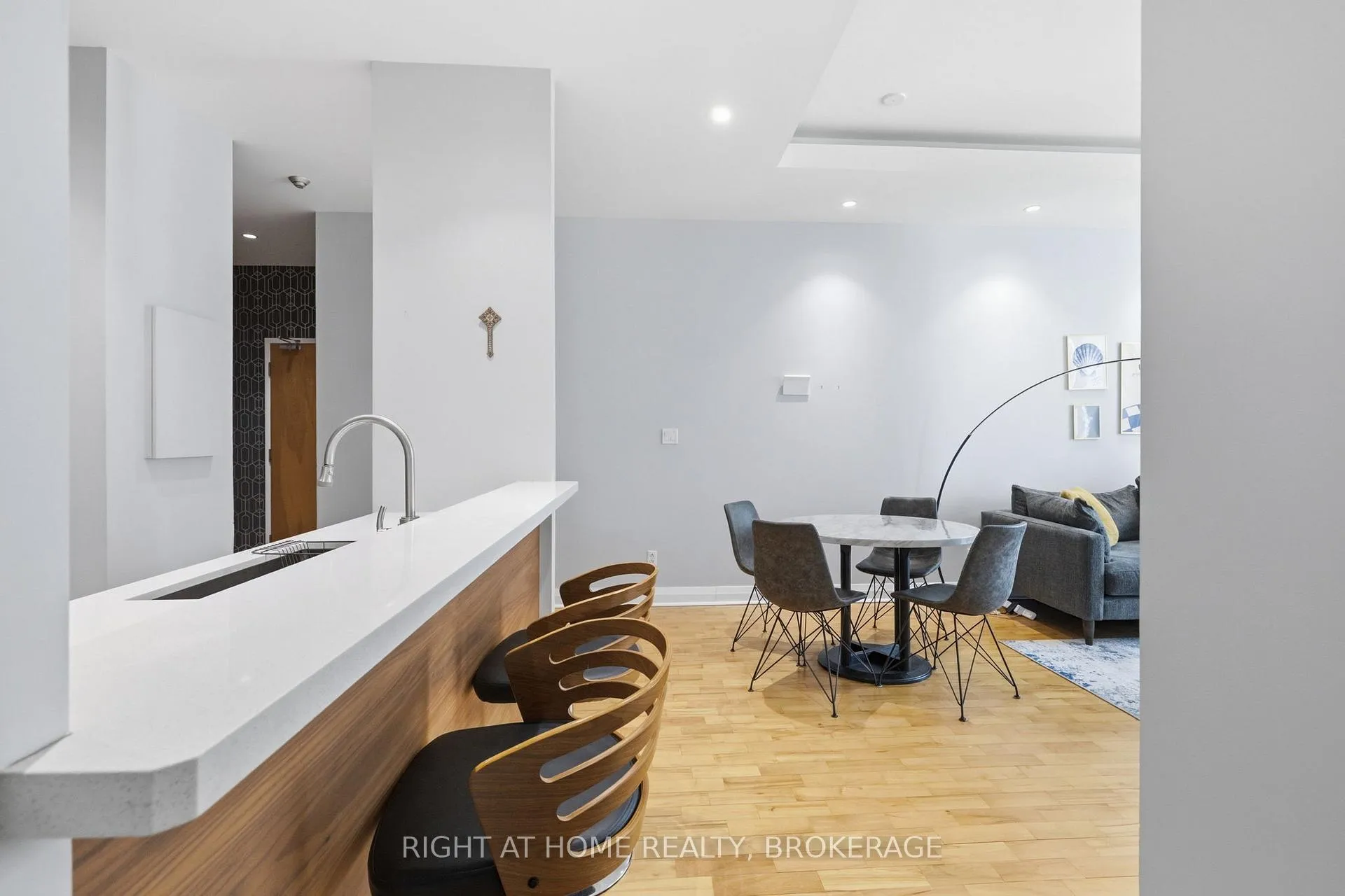 Photo 14 of Unit 802, 8 Wellesley Street E, Toronto, Church-Yonge Corridor — HOMEH