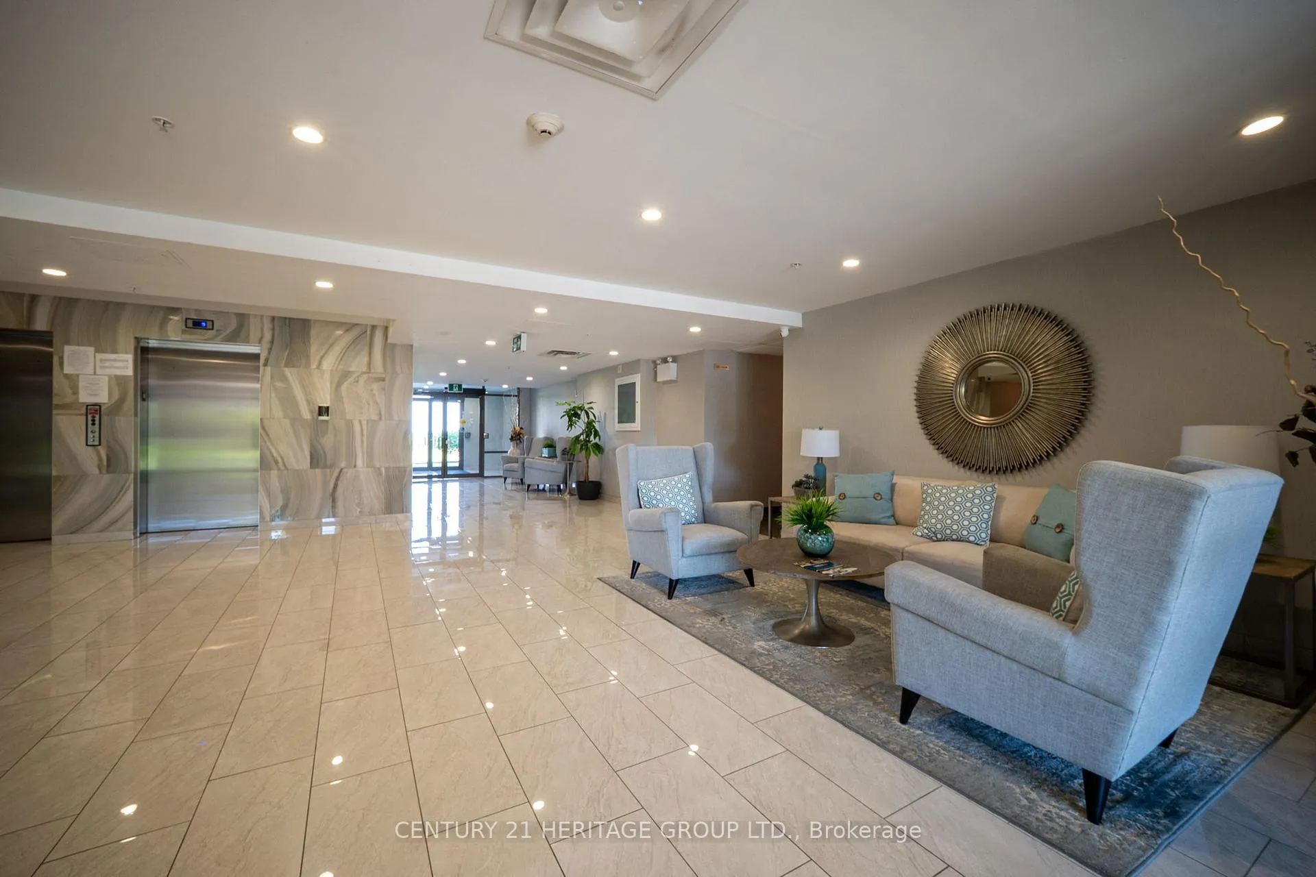 Photo 2 of Unit 301, 35 Southshore Crescent, Hamilton, Lakeshore — HOMEH