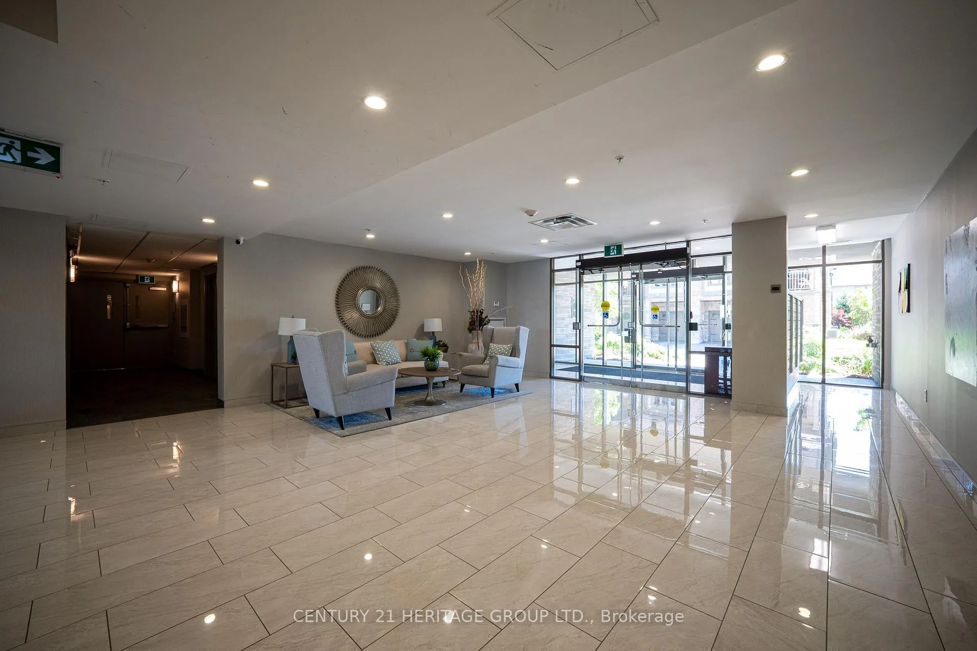Photo 3 of Unit 301, 35 Southshore Crescent, Hamilton, Lakeshore — HOMEH