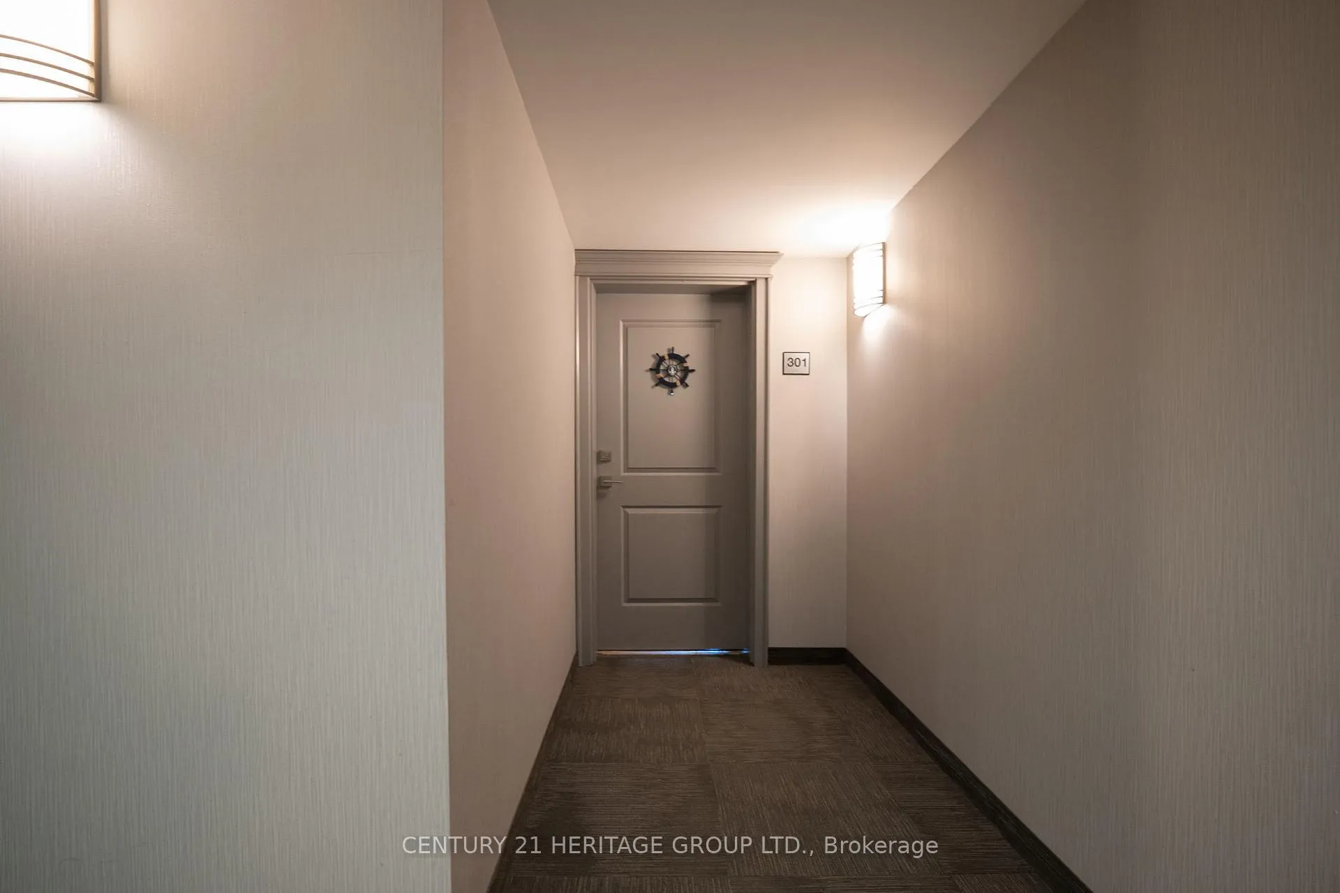 Photo 4 of Unit 301, 35 Southshore Crescent, Hamilton, Lakeshore — HOMEH