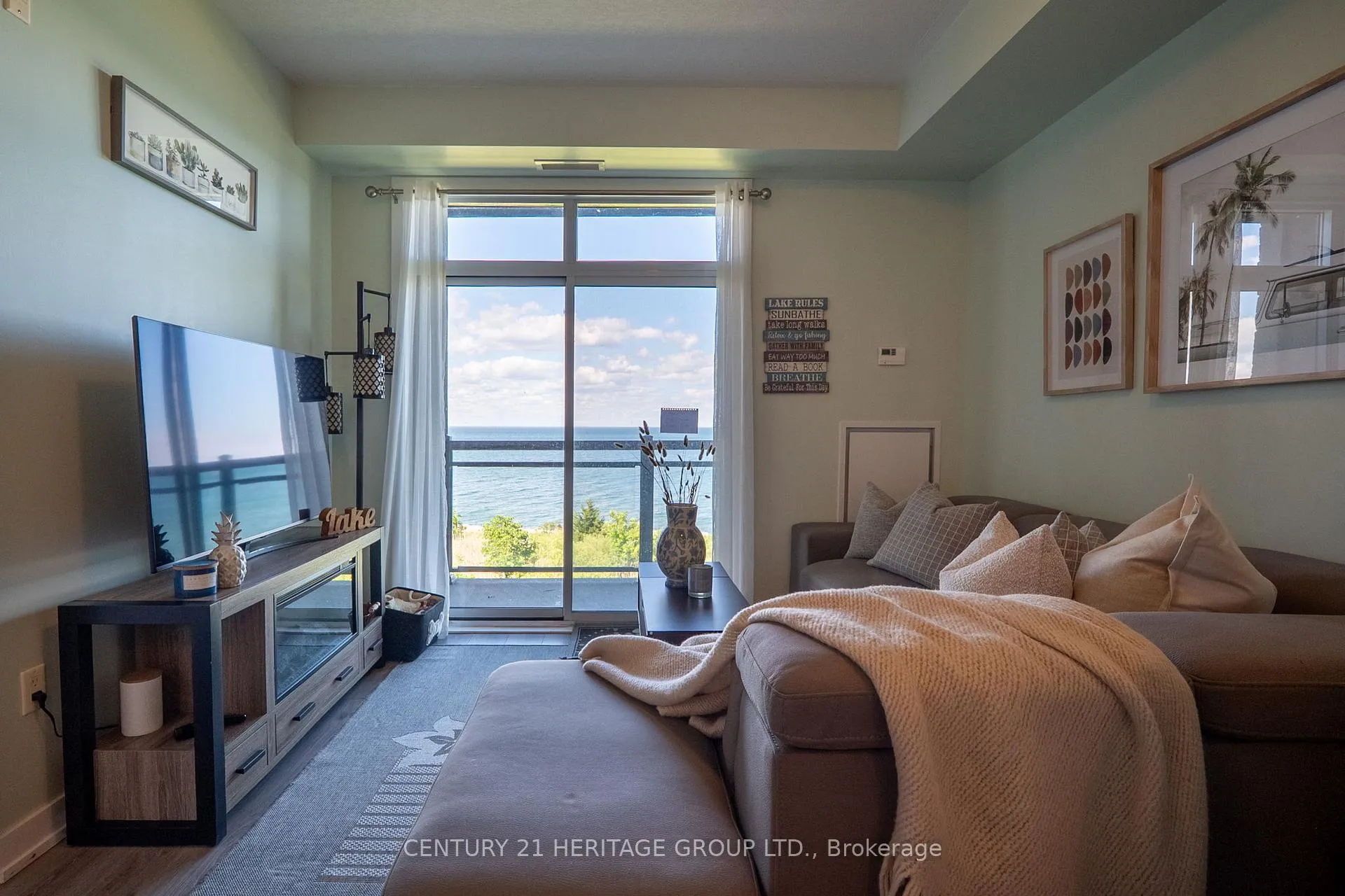 Photo 6 of Unit 301, 35 Southshore Crescent, Hamilton, Lakeshore — HOMEH