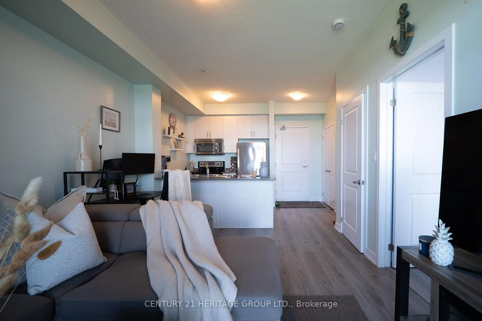 Photo 9 of Unit 301, 35 Southshore Crescent, Hamilton, Lakeshore — HOMEH