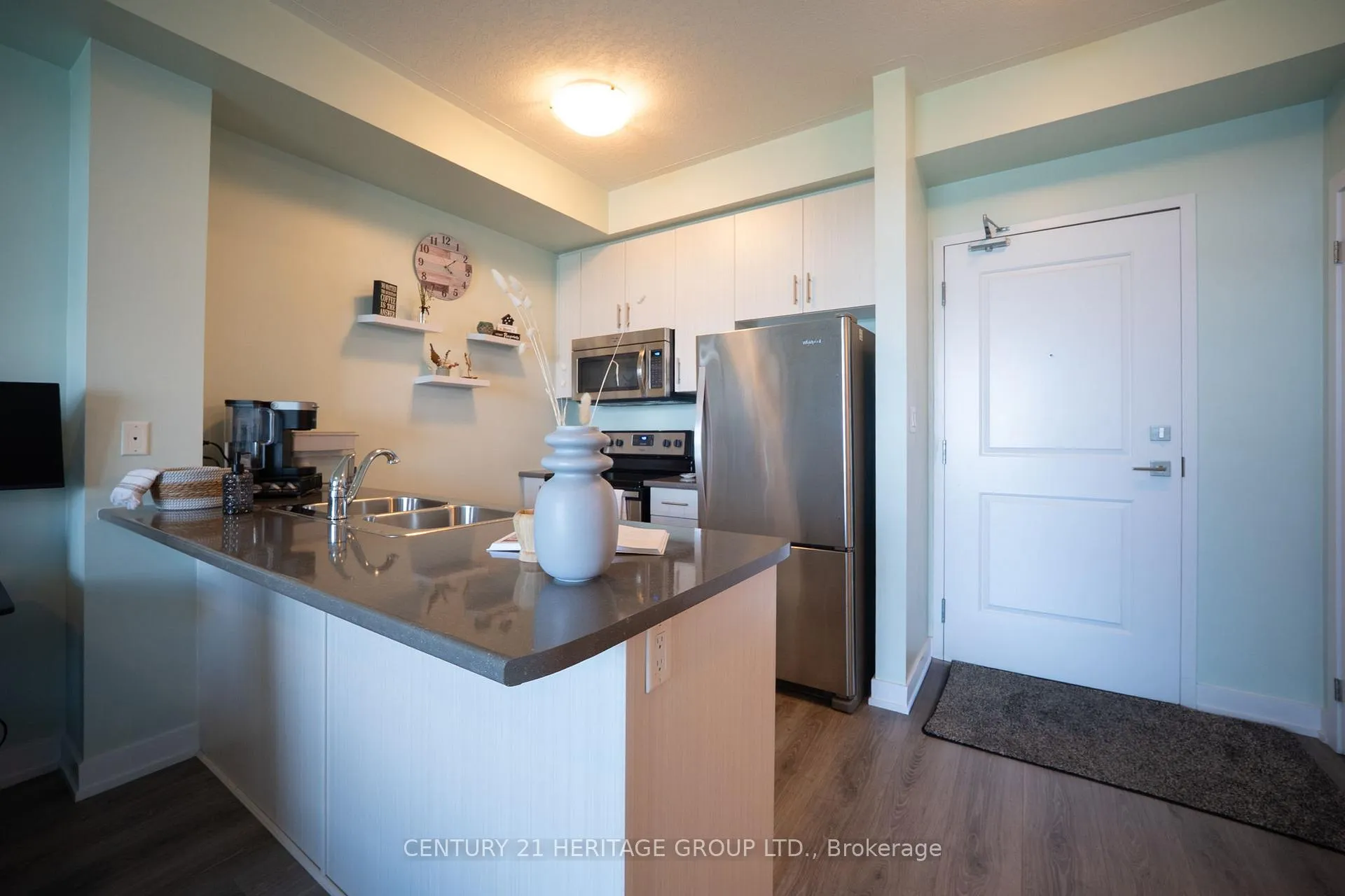 Photo 12 of Unit 301, 35 Southshore Crescent, Hamilton, Lakeshore — HOMEH