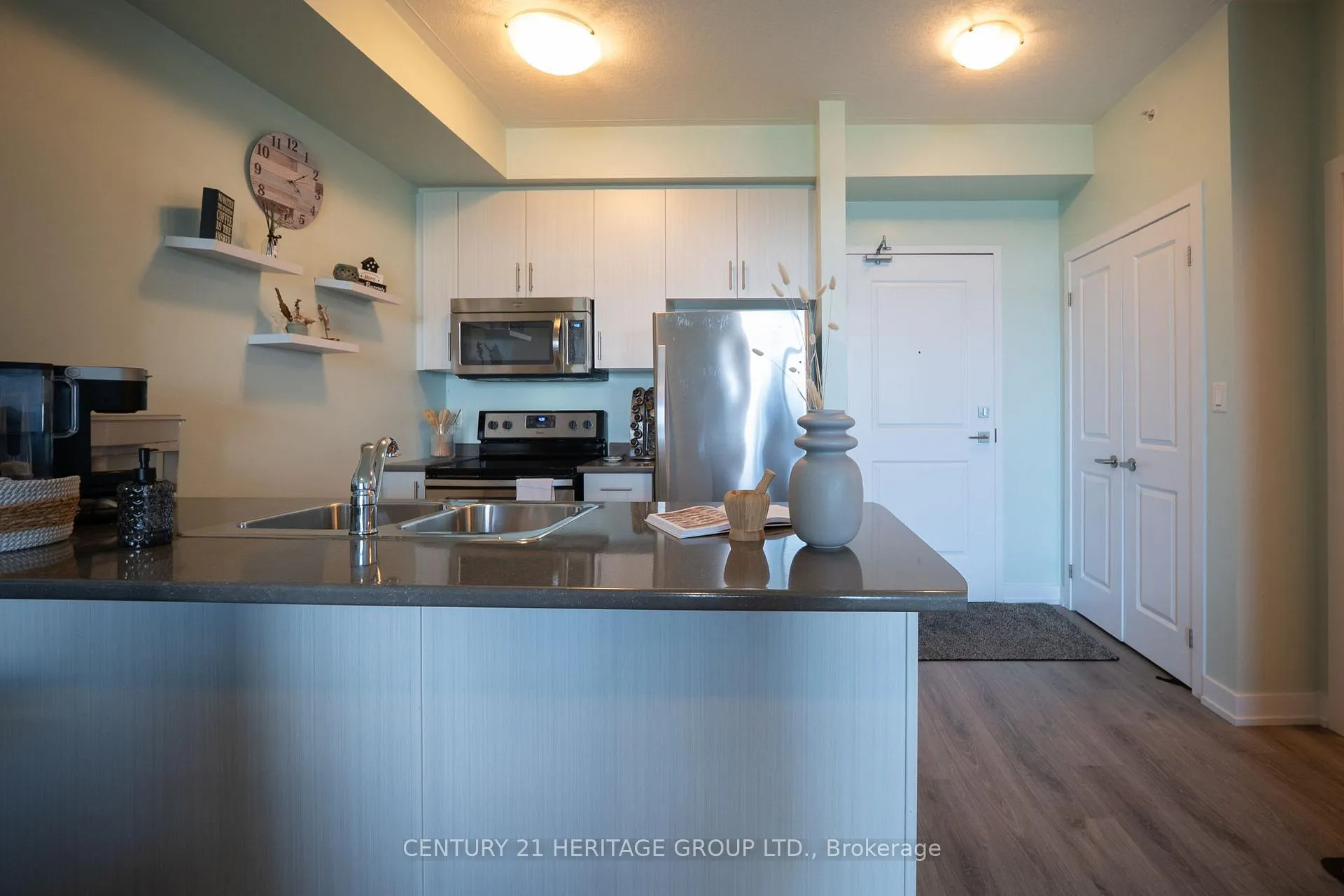 Photo 13 of Unit 301, 35 Southshore Crescent, Hamilton, Lakeshore — HOMEH