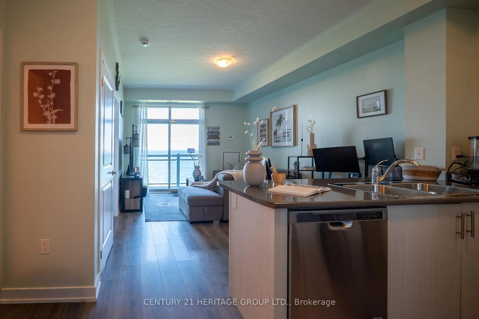Photo 15 of Unit 301, 35 Southshore Crescent, Hamilton, Lakeshore — HOMEH