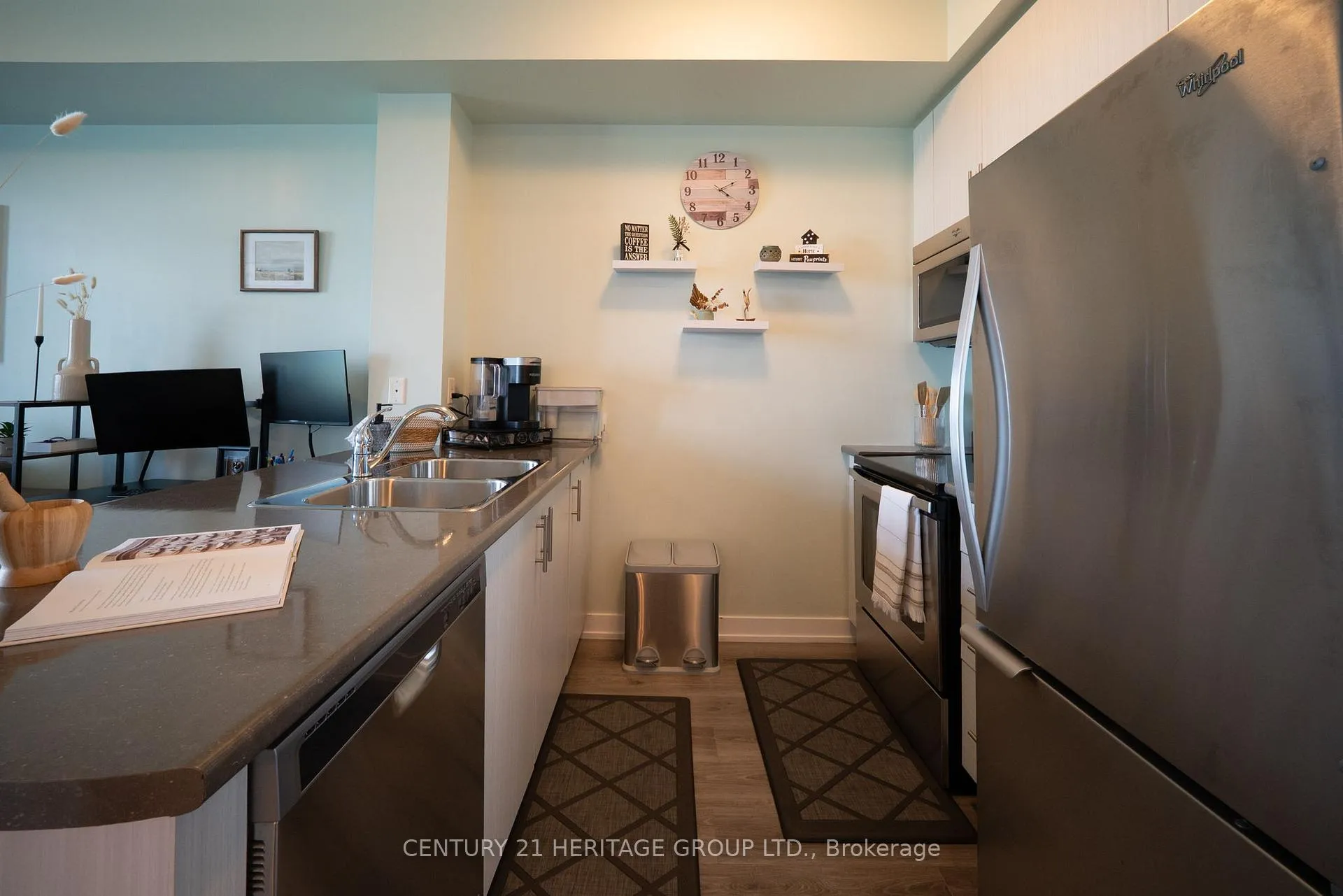 Photo 19 of Unit 301, 35 Southshore Crescent, Hamilton, Lakeshore — HOMEH