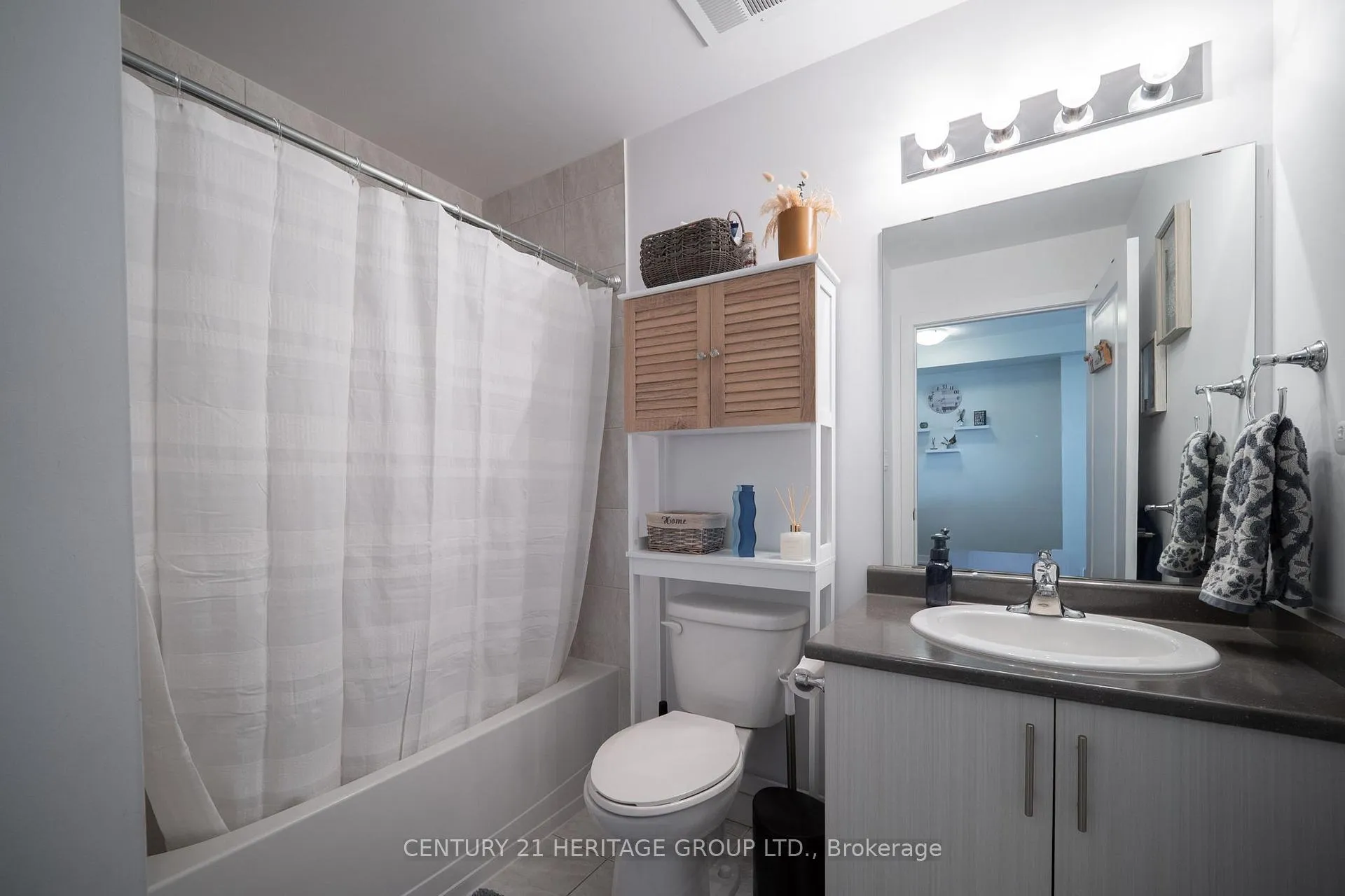 Photo 24 of Unit 301, 35 Southshore Crescent, Hamilton, Lakeshore — HOMEH