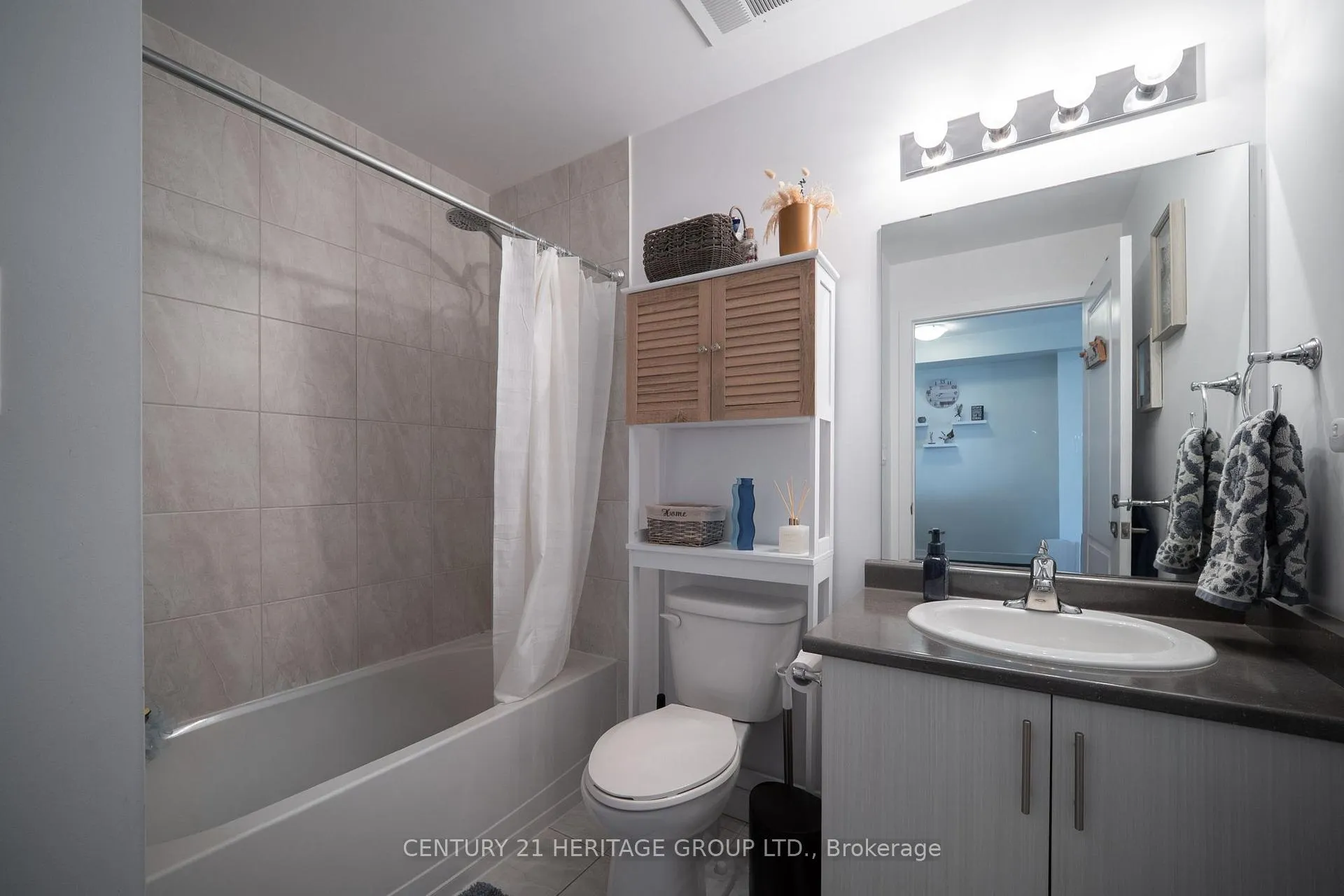 Photo 25 of Unit 301, 35 Southshore Crescent, Hamilton, Lakeshore — HOMEH