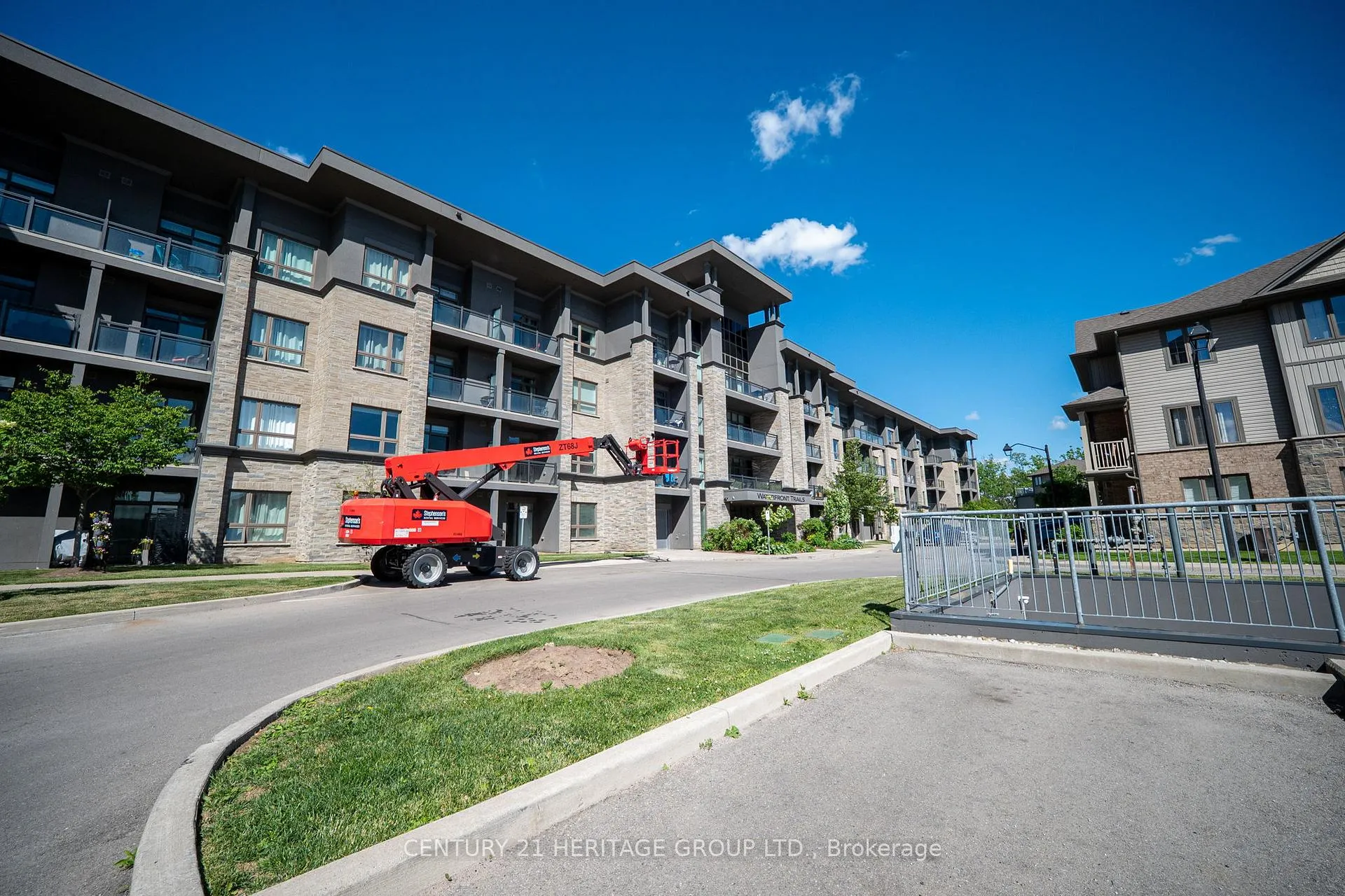 Photo 30 of Unit 301, 35 Southshore Crescent, Hamilton, Lakeshore — HOMEH