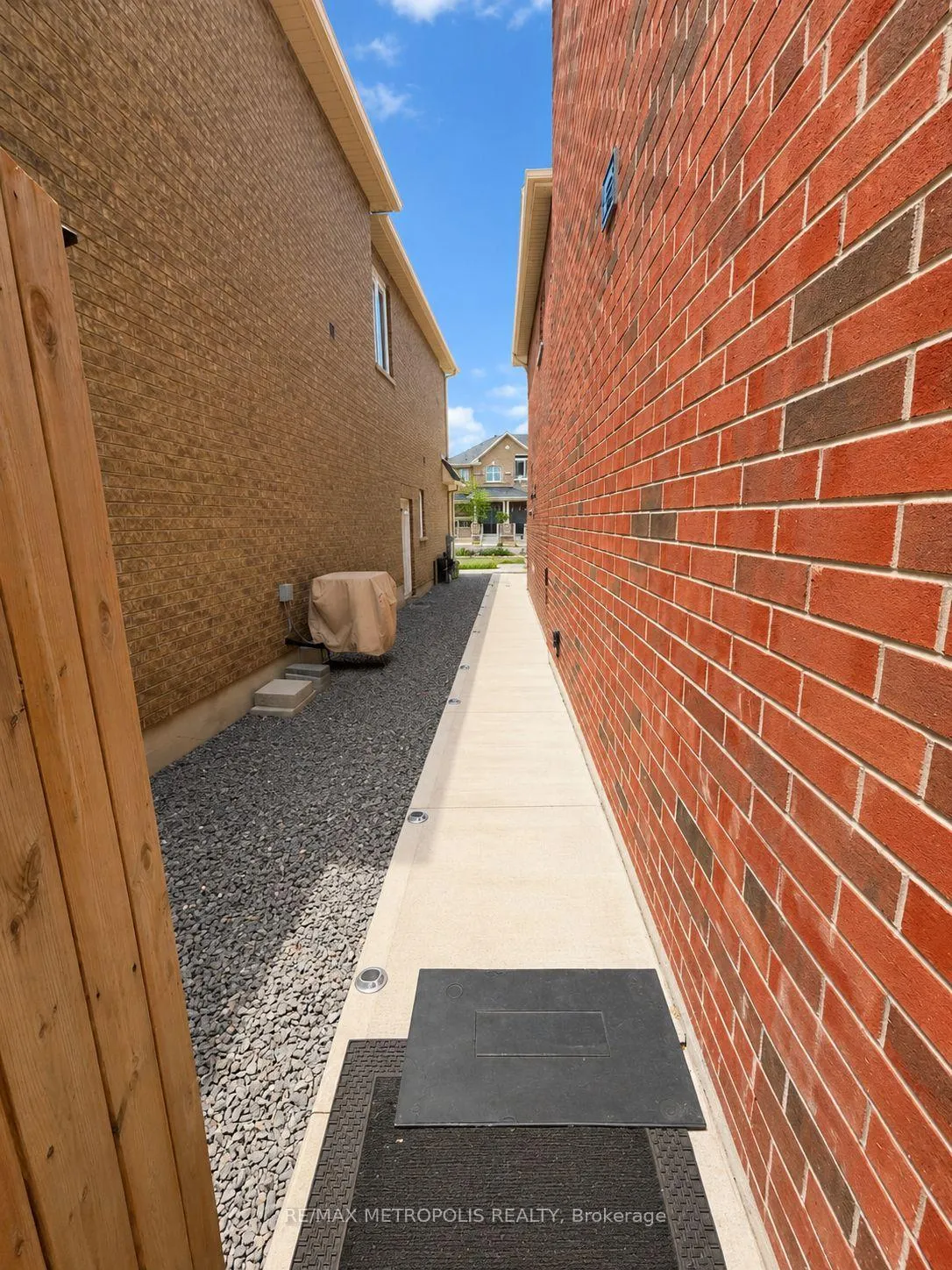 Photo 3 of Unit MAIN & UPPER, 13 Mohandas Drive, Markham, Cedarwood — HOMEH