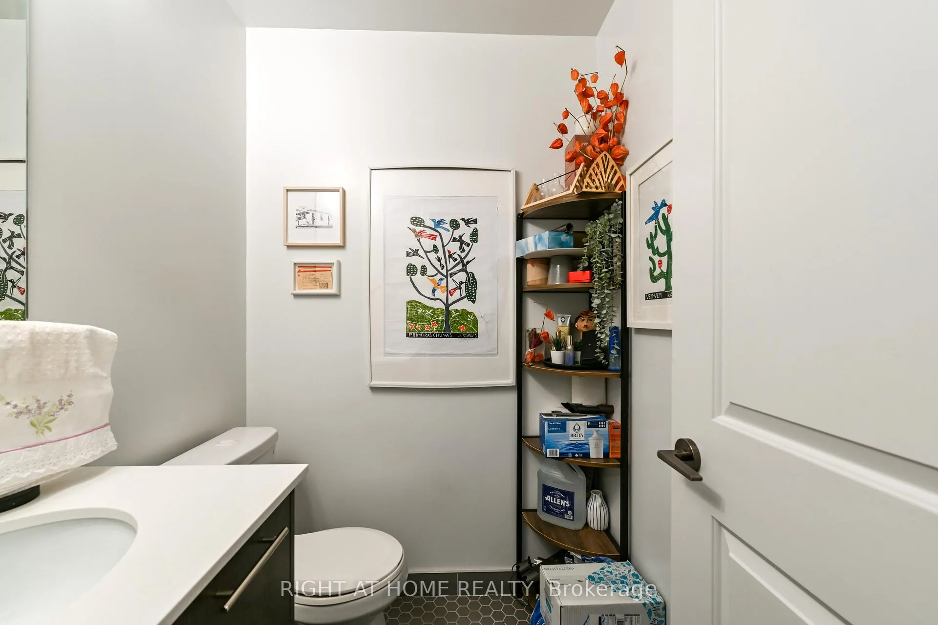 Photo 5 of Unit 1008, 11 Lillian Street, Toronto, Mount Pleasant West — HOMEH