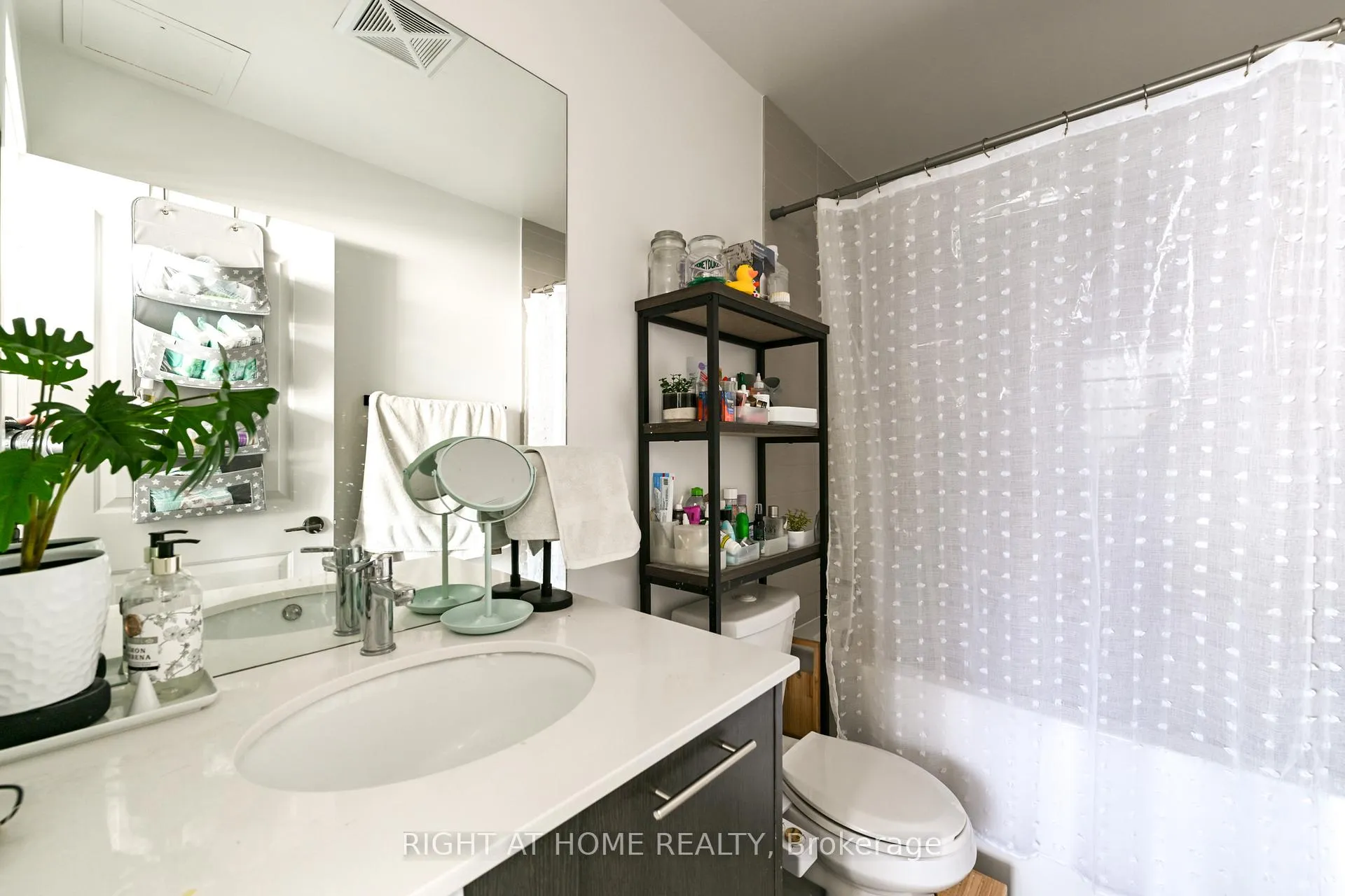 Photo 8 of Unit 1008, 11 Lillian Street, Toronto, Mount Pleasant West — HOMEH