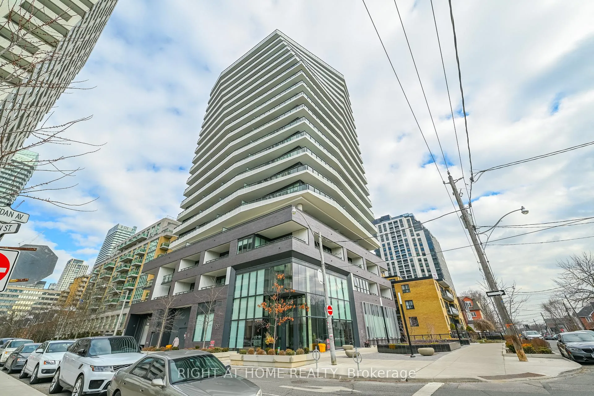 Photo 10 of Unit 1008, 11 Lillian Street, Toronto, Mount Pleasant West — HOMEH