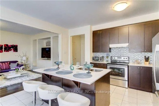 Photo 5 of 8 Foshan Avenue, Markham, Berczy — HOMEH