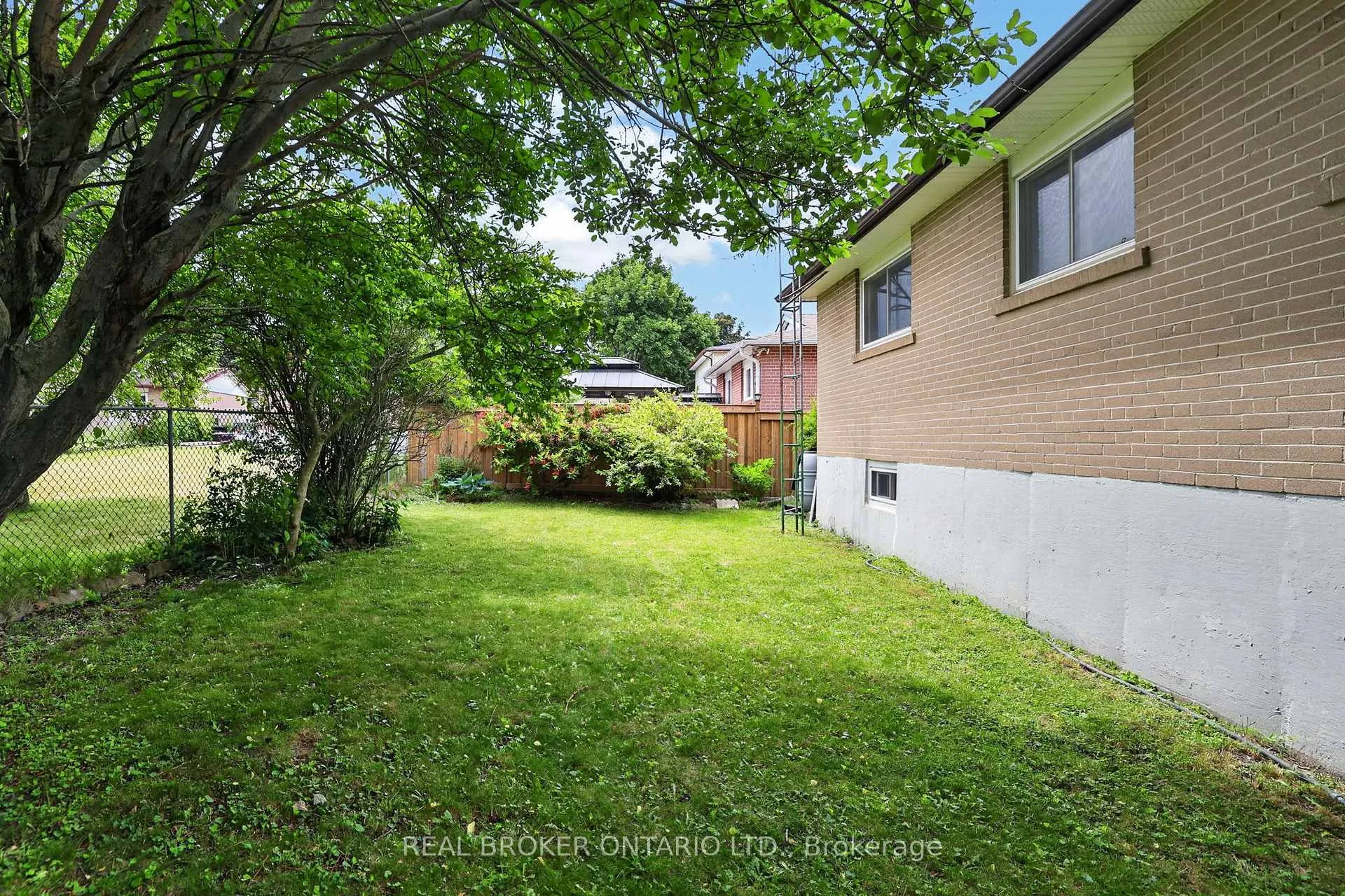 Photo 45 of 29 Northwood Drive, Brampton, Northwood Park — HOMEH