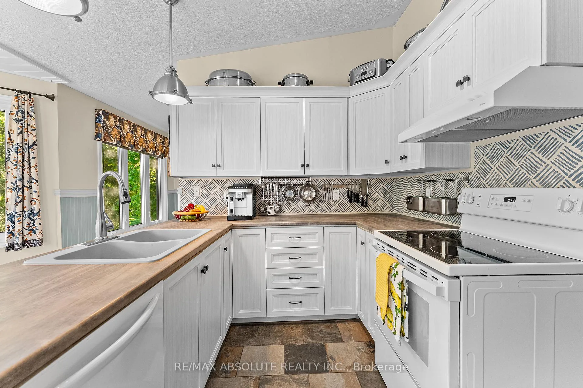 Photo 11 of 864 Centre Street, McNab/Braeside, Mcnab/Braeside Twps — HOMEH