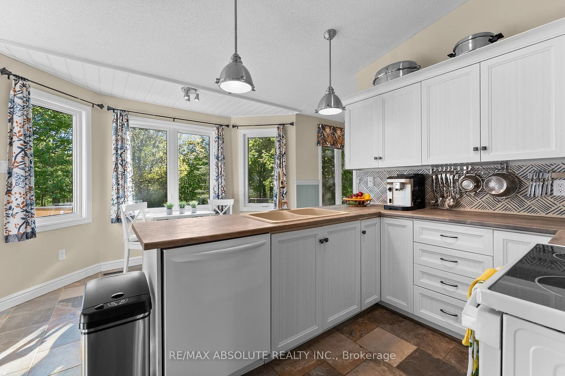 Photo 12 of 864 Centre Street, McNab/Braeside, Mcnab/Braeside Twps — HOMEH