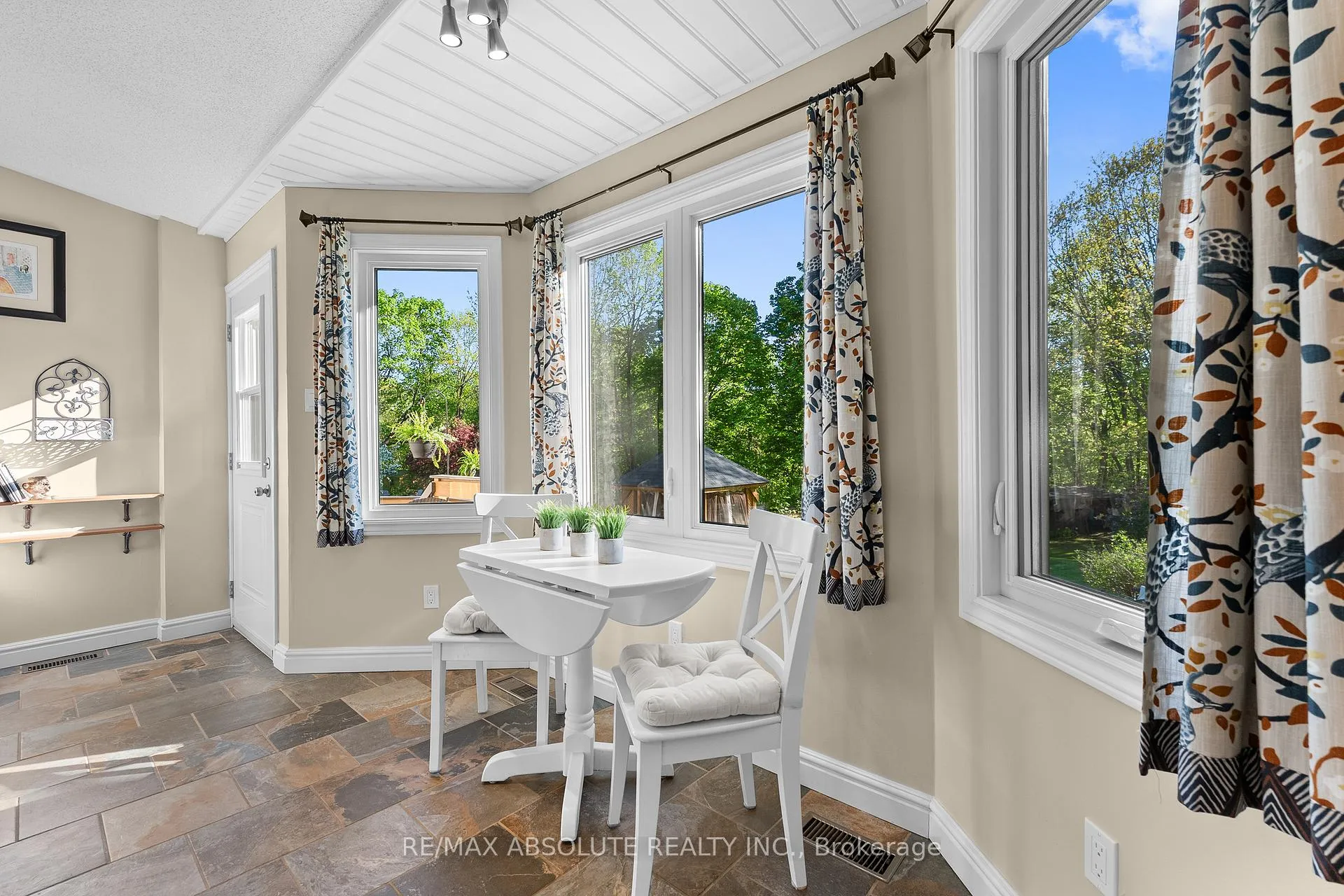 Photo 15 of 864 Centre Street, McNab/Braeside, Mcnab/Braeside Twps — HOMEH