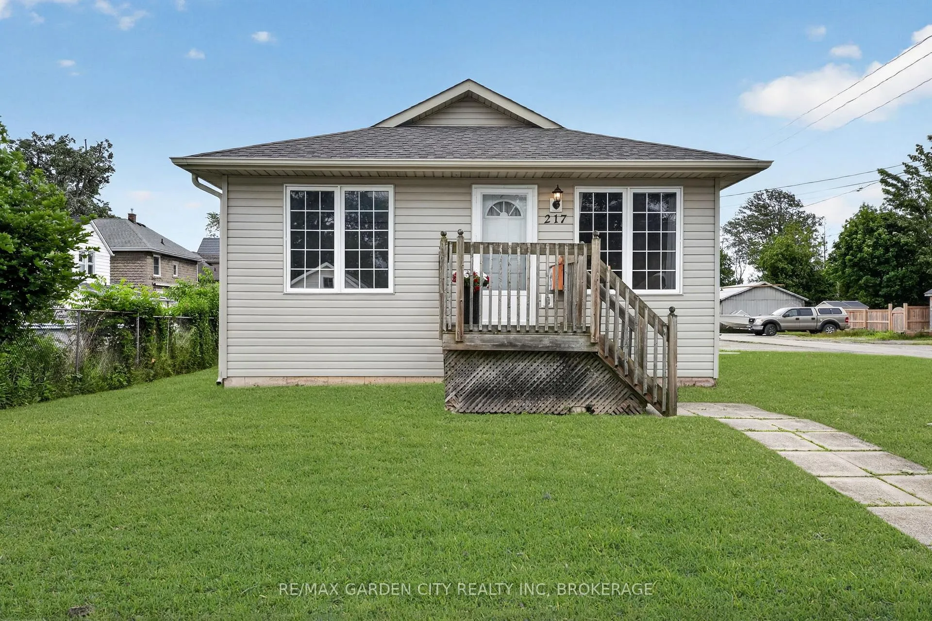 Photo 1 of 217 Pine Street, Haldimand, Dunnville — HOMEH