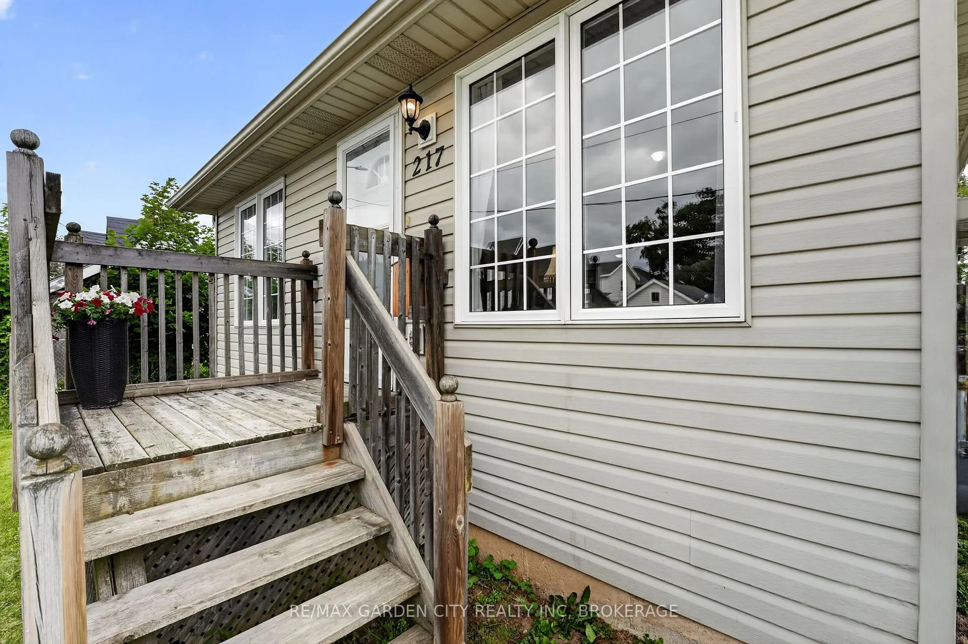 Photo 3 of 217 Pine Street, Haldimand, Dunnville — HOMEH