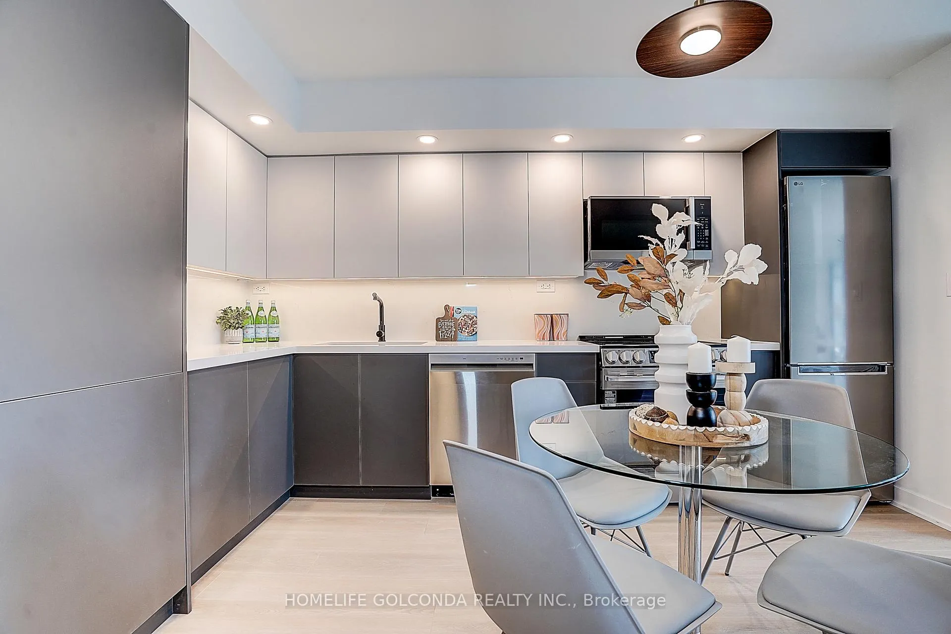 Photo 4 of Unit 1105, 8 telegram Mews, Toronto, Waterfront Communities — HOMEH