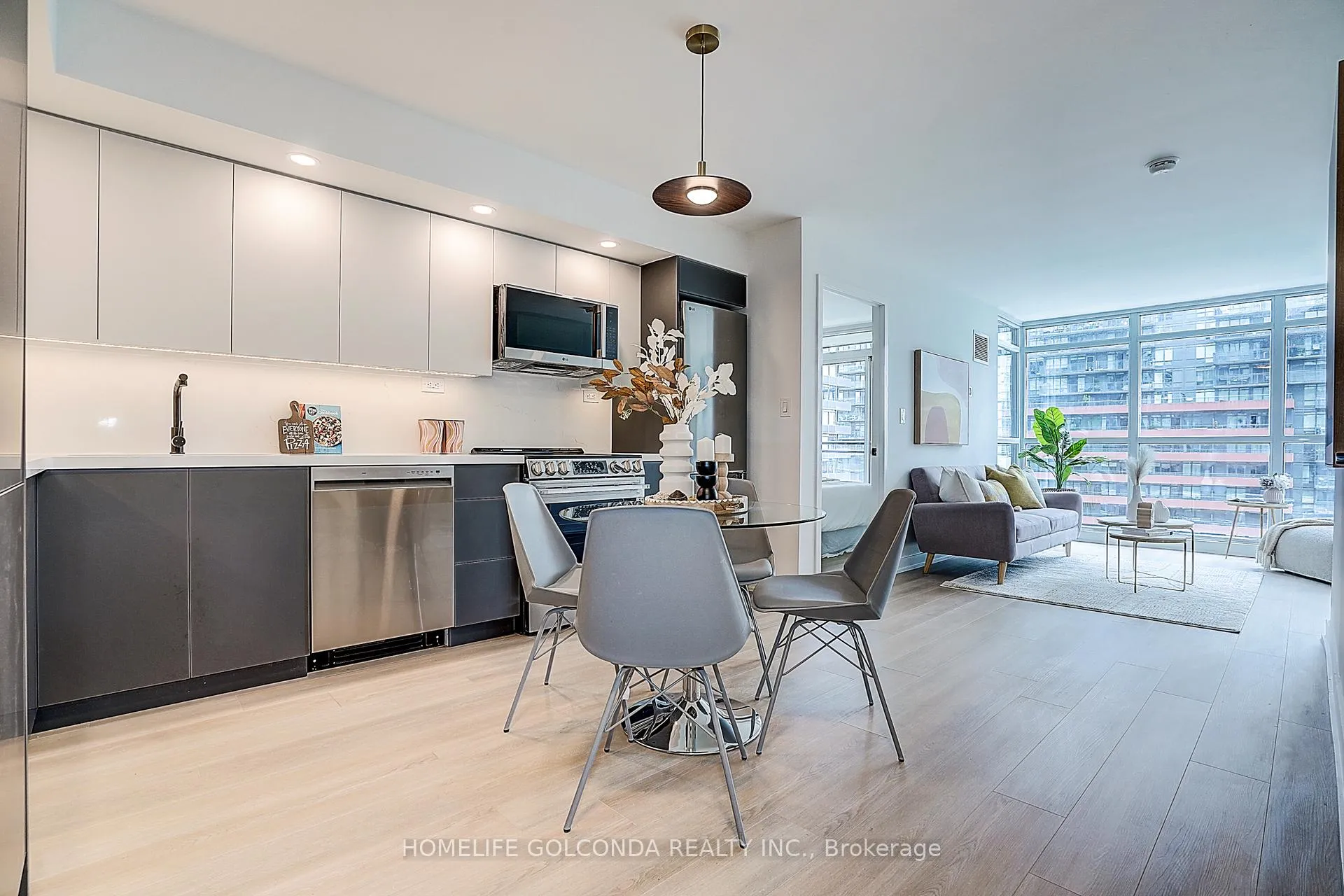 Photo 5 of Unit 1105, 8 telegram Mews, Toronto, Waterfront Communities — HOMEH