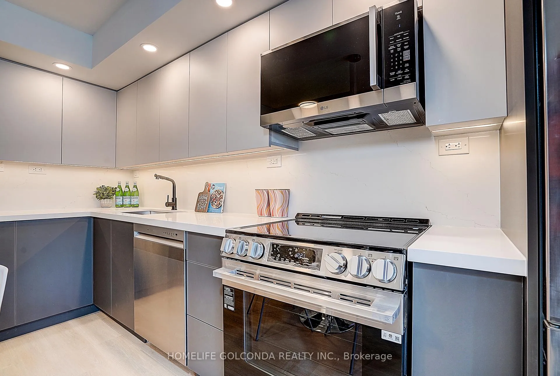 Photo 8 of Unit 1105, 8 telegram Mews, Toronto, Waterfront Communities — HOMEH