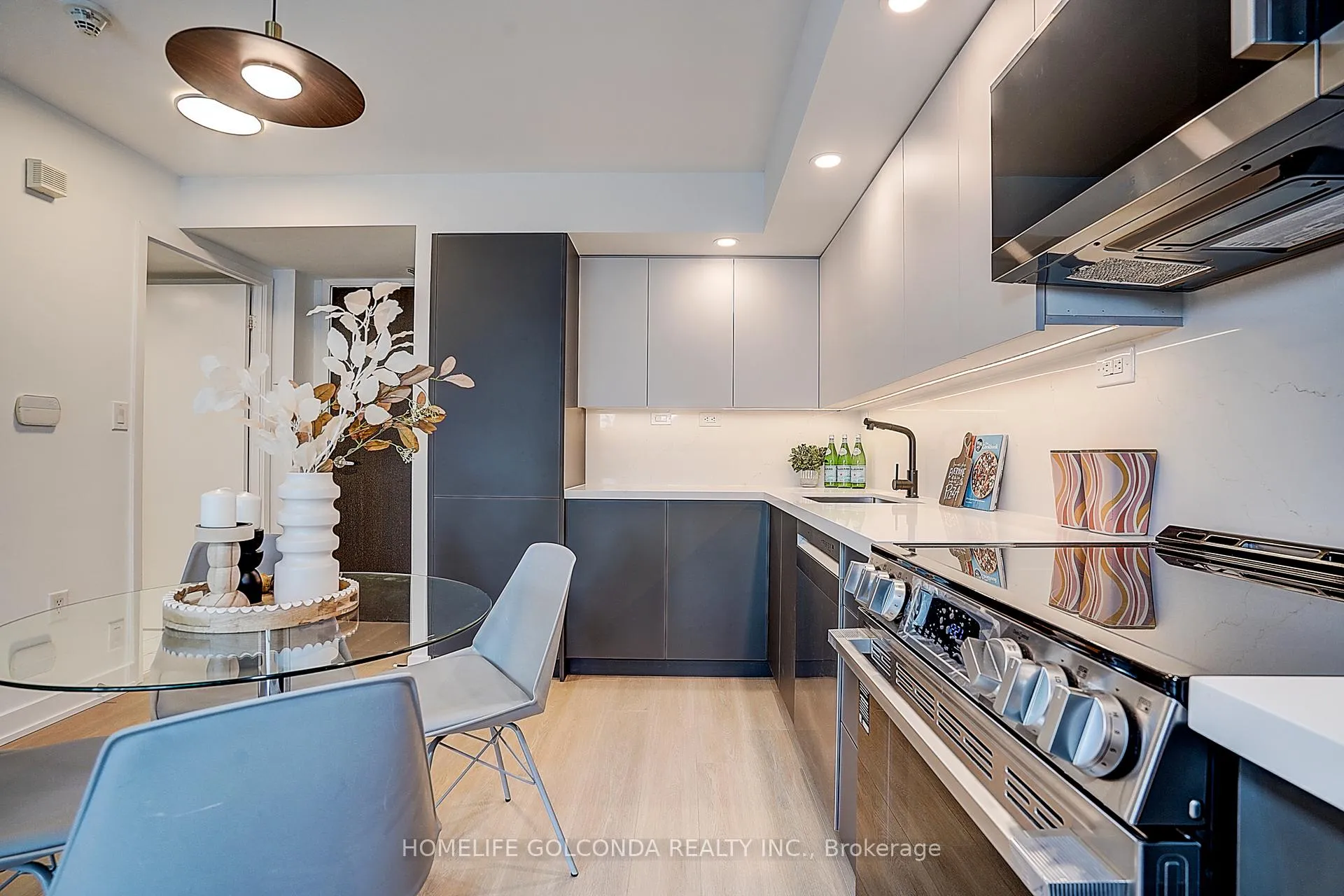 Photo 10 of Unit 1105, 8 telegram Mews, Toronto, Waterfront Communities — HOMEH