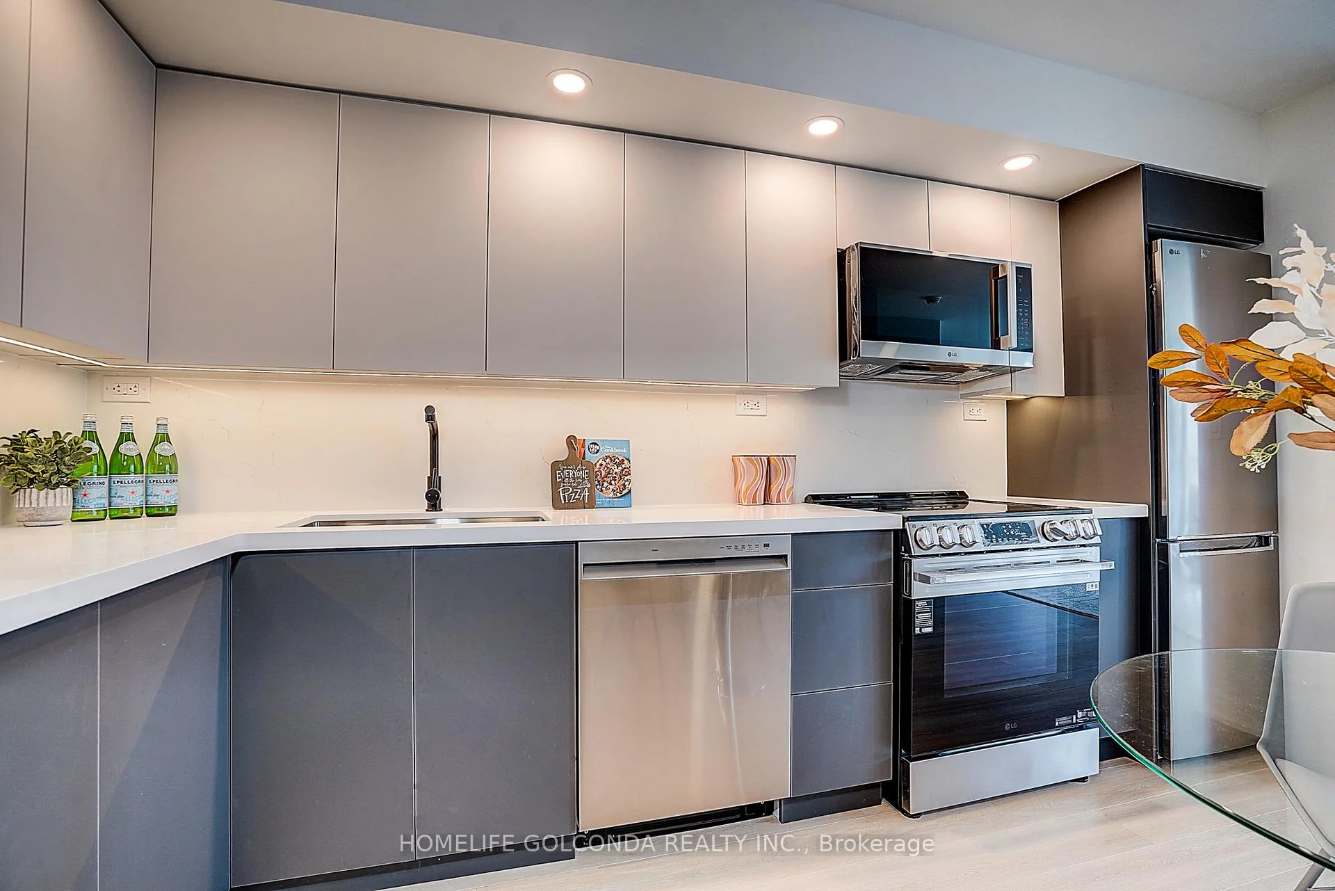 Photo 44 of Unit 1105, 8 telegram Mews, Toronto, Waterfront Communities — HOMEH