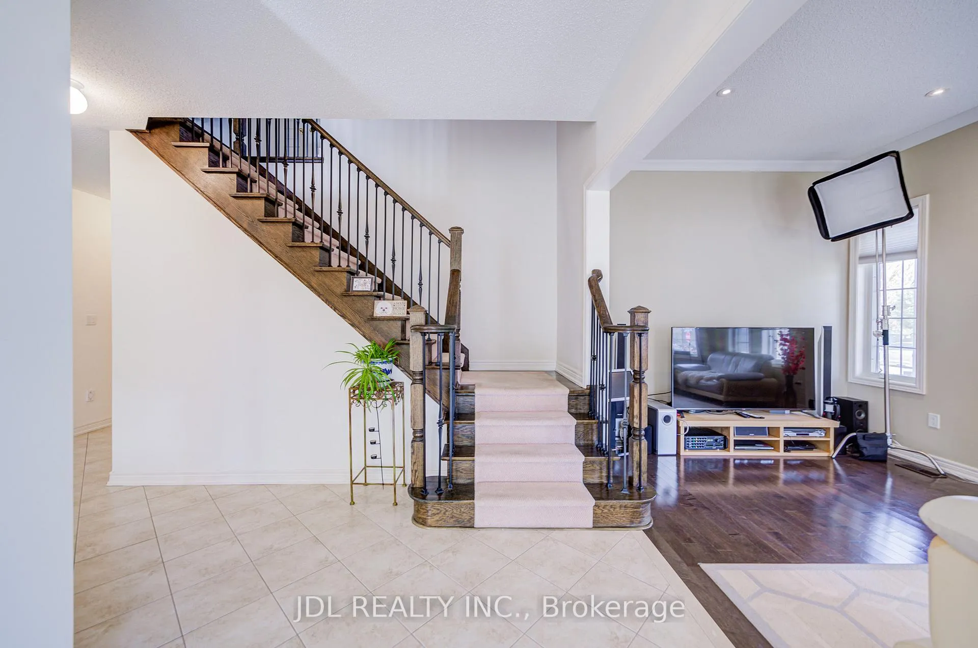Photo 4 of 1139 Cenotaph Boulevard, Newmarket, Stonehaven-Wyndham — HOMEH