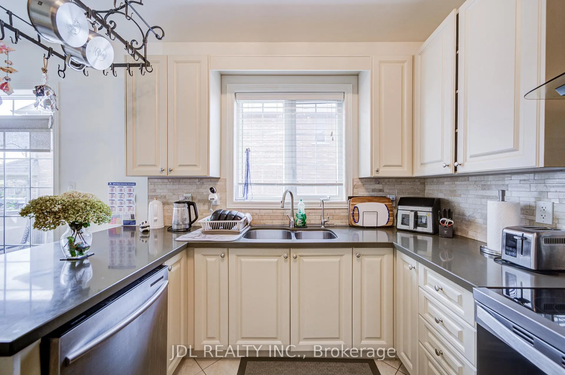 Photo 19 of 1139 Cenotaph Boulevard, Newmarket, Stonehaven-Wyndham — HOMEH