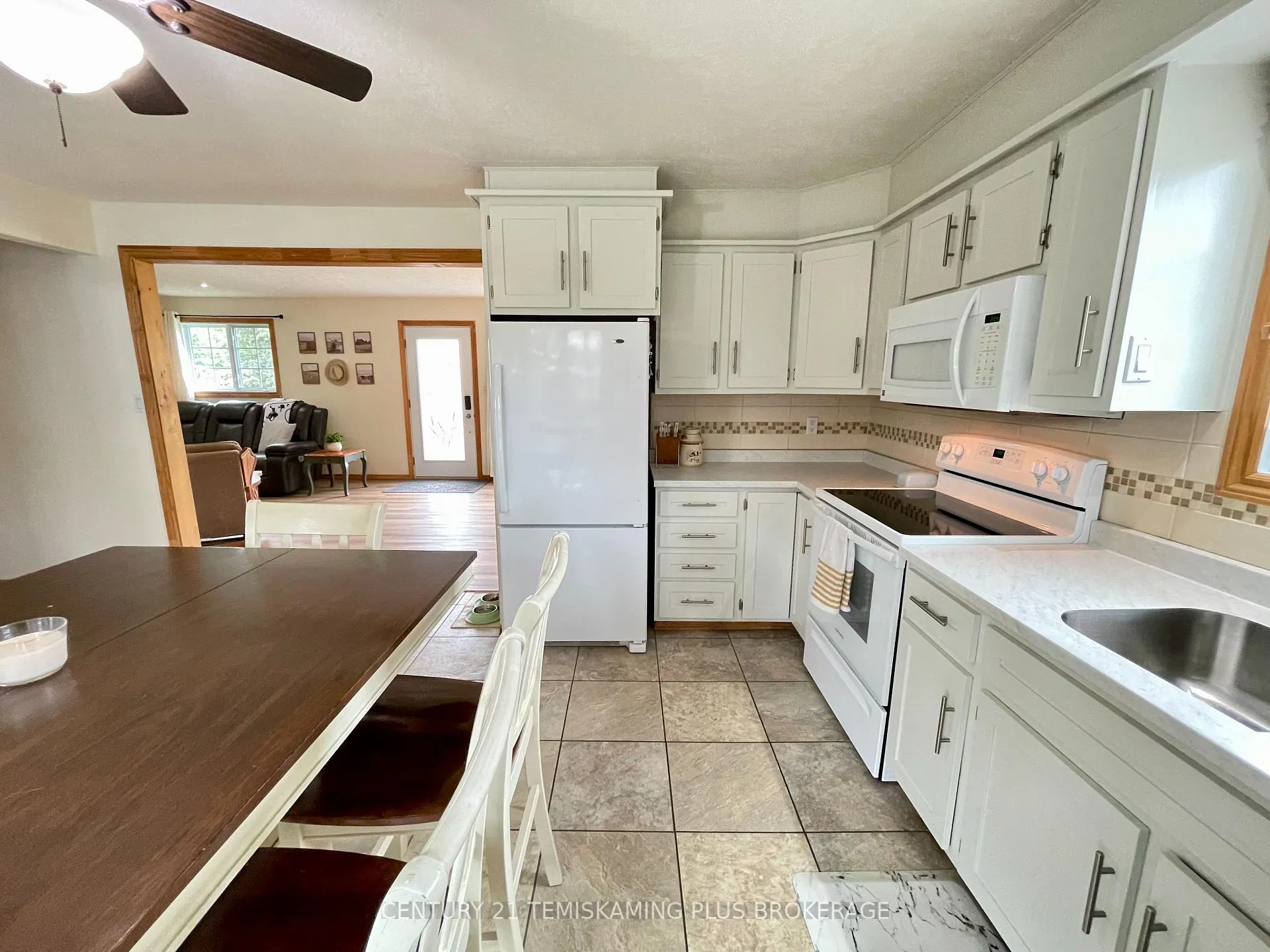 Photo 15 of 13 Eighth Street, Armstrong, Earlton — HOMEH