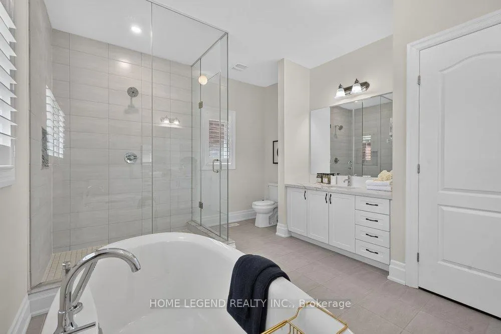 Photo 18 of 247 Touchgold Crescent, Aurora, Bayview Southeast — HOMEH