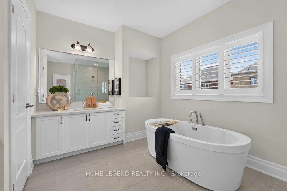 Photo 19 of 247 Touchgold Crescent, Aurora, Bayview Southeast — HOMEH