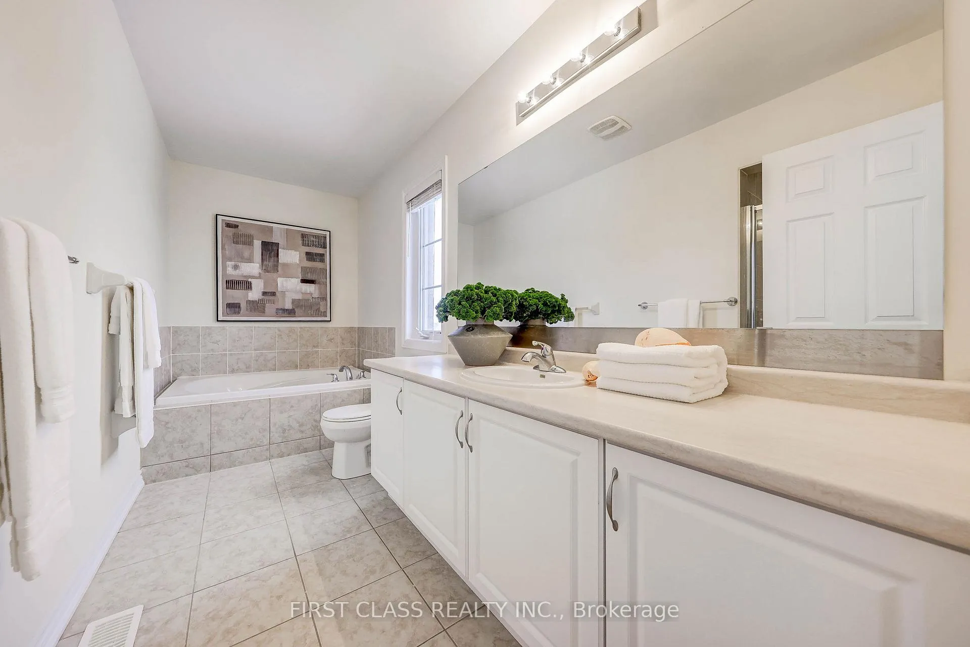 Photo 18 of 2 James Parrott Avenue, Markham, Wismer — HOMEH