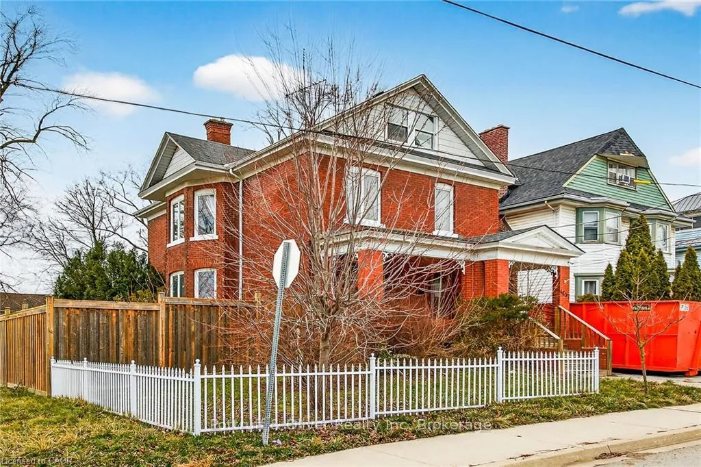 Photo 2 of 4637 Ellis Street, Niagara Falls, Downtown — HOMEH